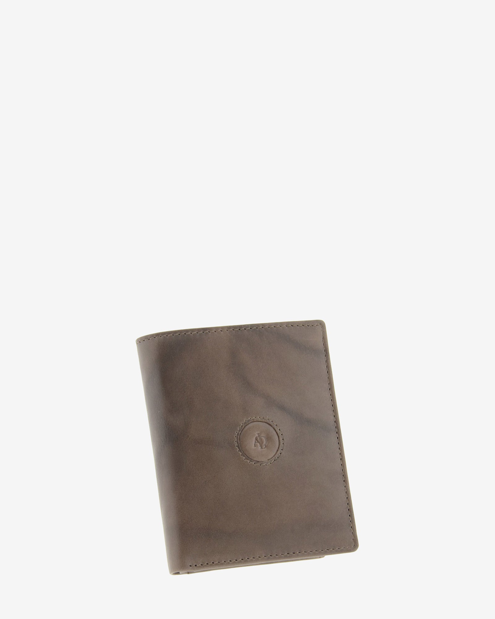 Cartera de hombre de piel de vacuno natural en color gris, vista frontal mostrando diseño y volumen, referencia 1592-11