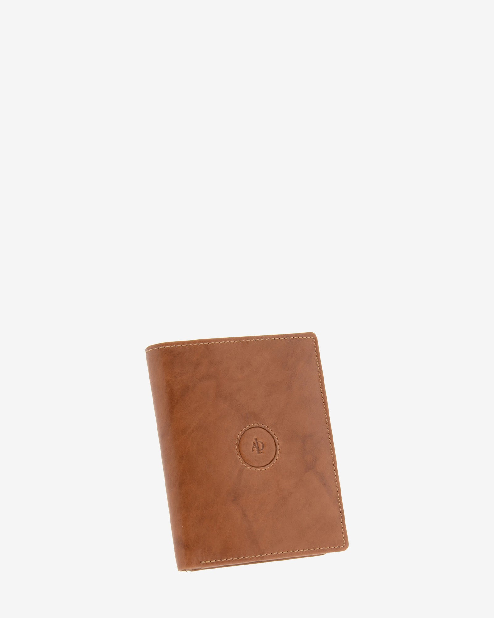 Cartera de hombre de piel de vacuno natural en color cuero, vista frontal mostrando diseño y volumen, referencia 1592-6