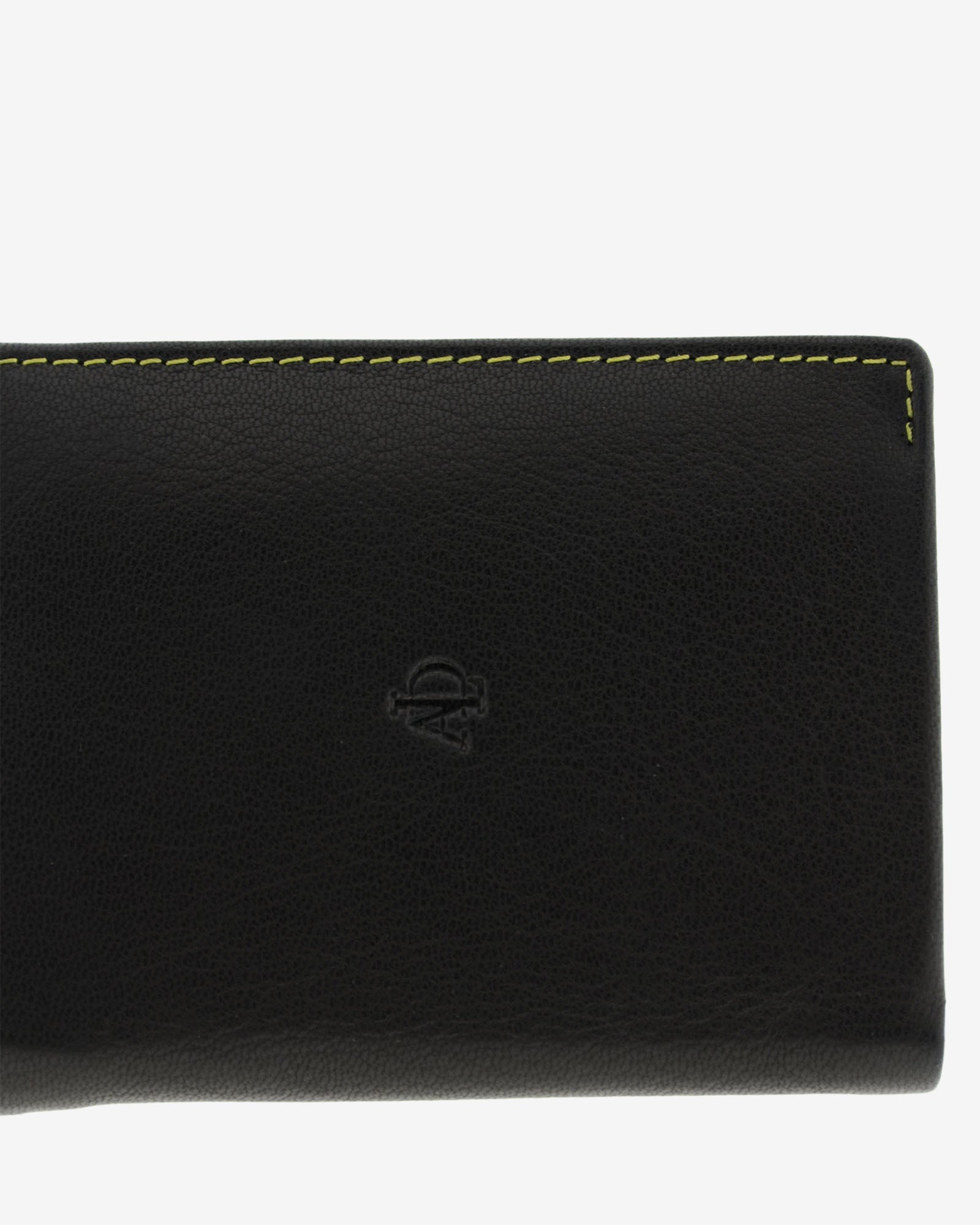 Cartera de hombre de piel genuina en color negro de diseño ultrafino con cosido verde a contraste, detalle de piel y acabados, referencia 1600-1