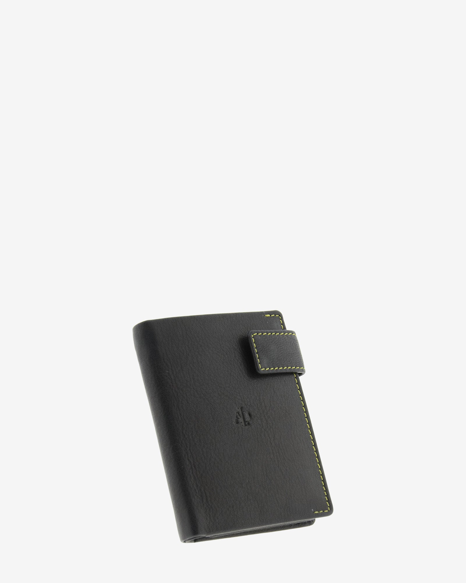 Cartera de hombre de piel genuina en color negro de diseño ultrafino, formato vertical, con cosido verde a contraste, cierre de botón, vista frontal mostrando diseño y volumen, referencia 1603-1