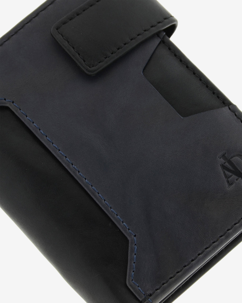 Cartera de hombre de piel genuina en color negro y gris, con compartimento exterior para tarjeta y cierre de botón, vista detalle exterior, referencia 1613-1