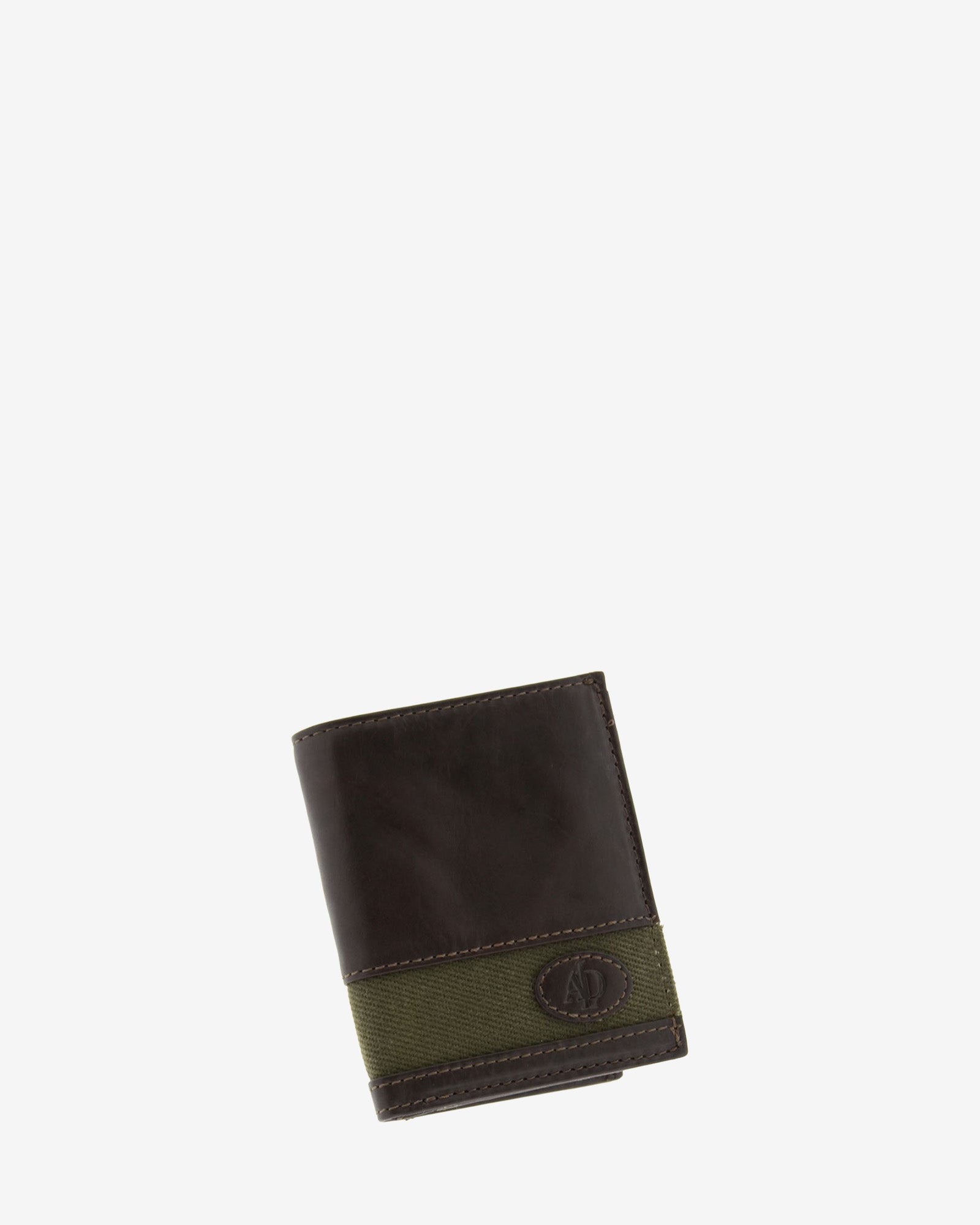 Cartera de hombre de piel genuina en color marrón chocolate y tira de canvas verde, vista frontal mostrando diseño y volumen, referencia 1618-2