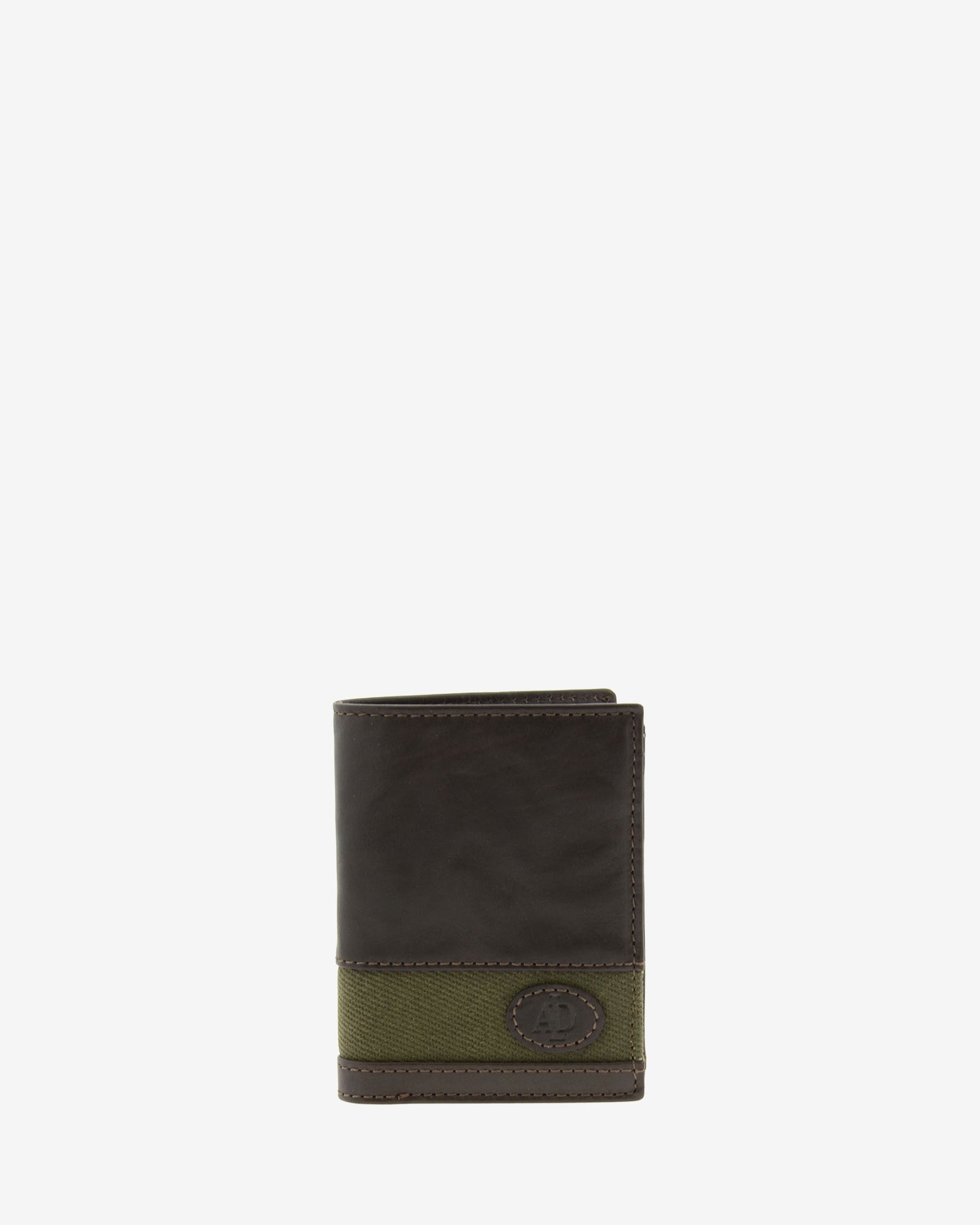 Cartera de hombre pequeña de piel genuina en color marrón chocolate y tira de canvas verde, vista frontal plana, referencia 1619-2