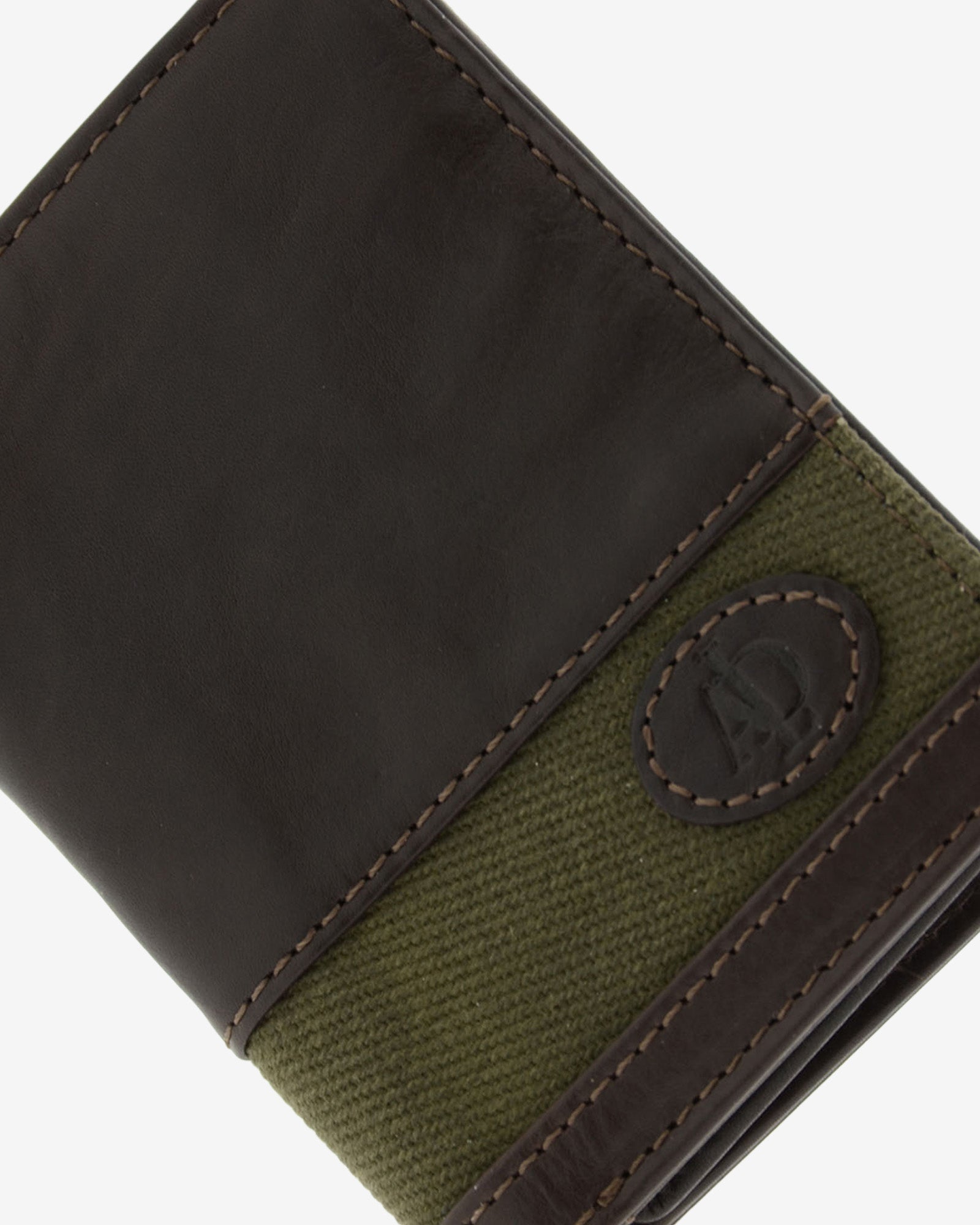 Cartera de hombre de piel genuina en color marrón chocolate y tira en canvas, detalle de piel y acabados, referencia 1619-2