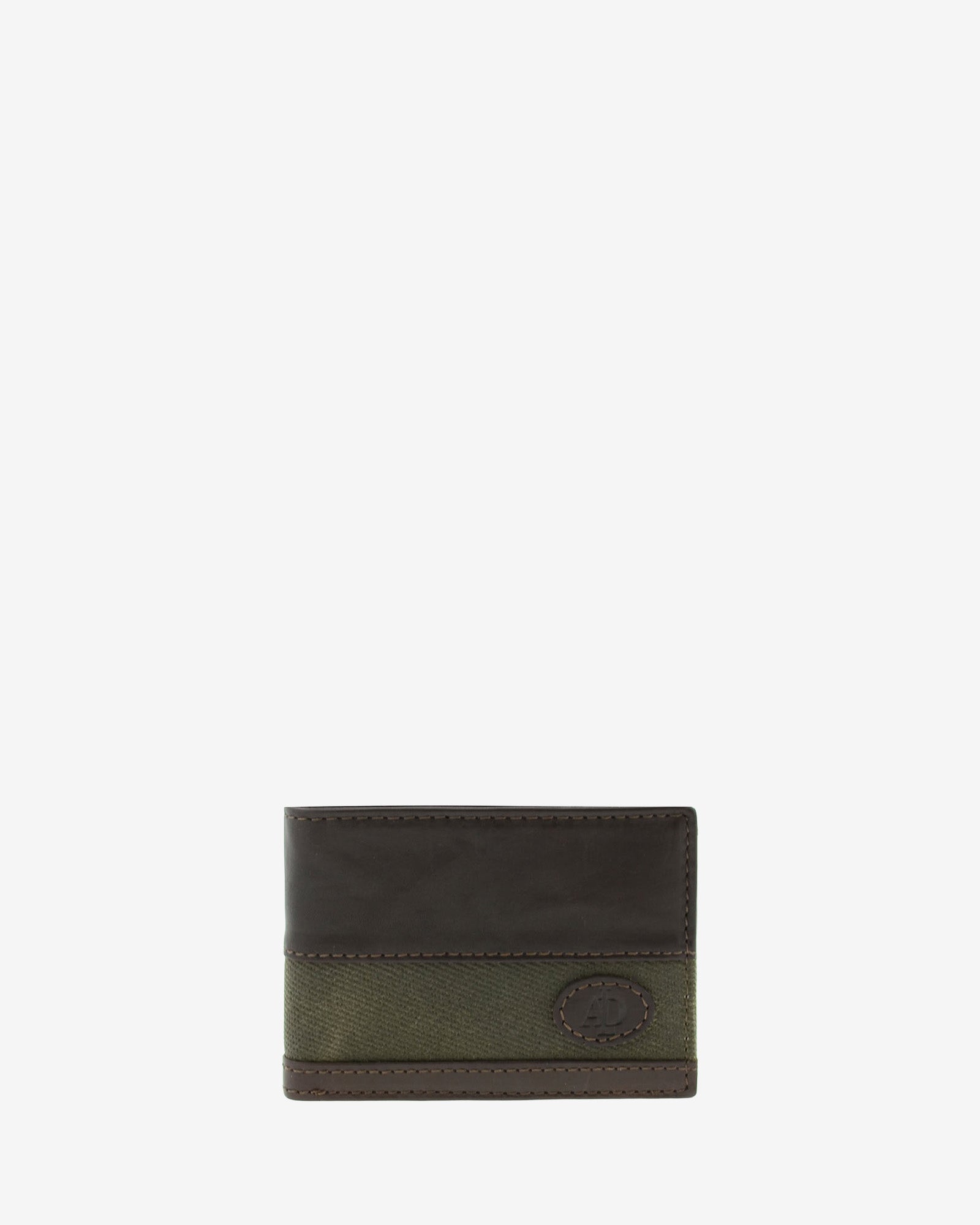 Cartera de hombre pequeña de piel genuina en color marrón chocolate y tira de canvas verde, vista frontal plana, referencia 1621-2
