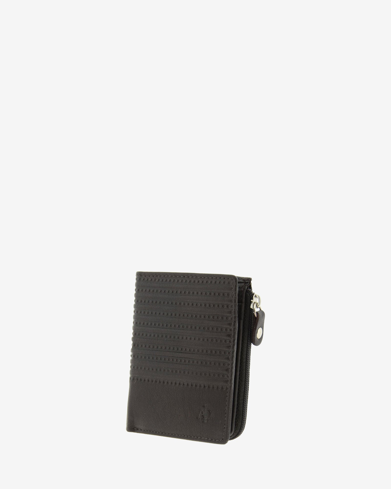 Cartera vertical ultrafina de piel marrón con grabado lineal y portamonedas de cremallera trasera- Vista frontal