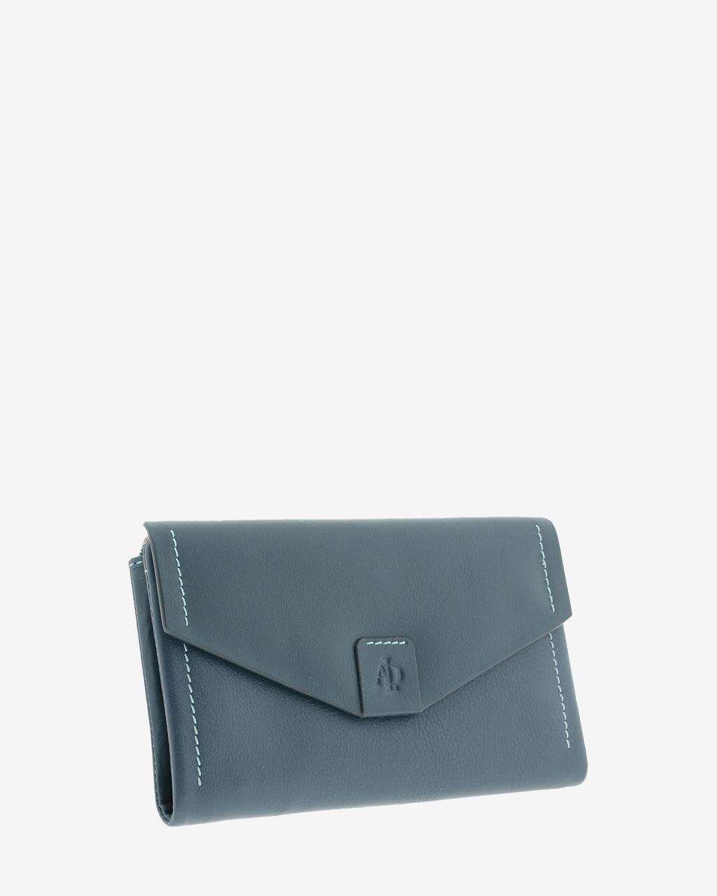 Cartera de mujer grande de piel de napa extra suave en color bosque, con solapa frontal, vista frontal, referencia 4157
