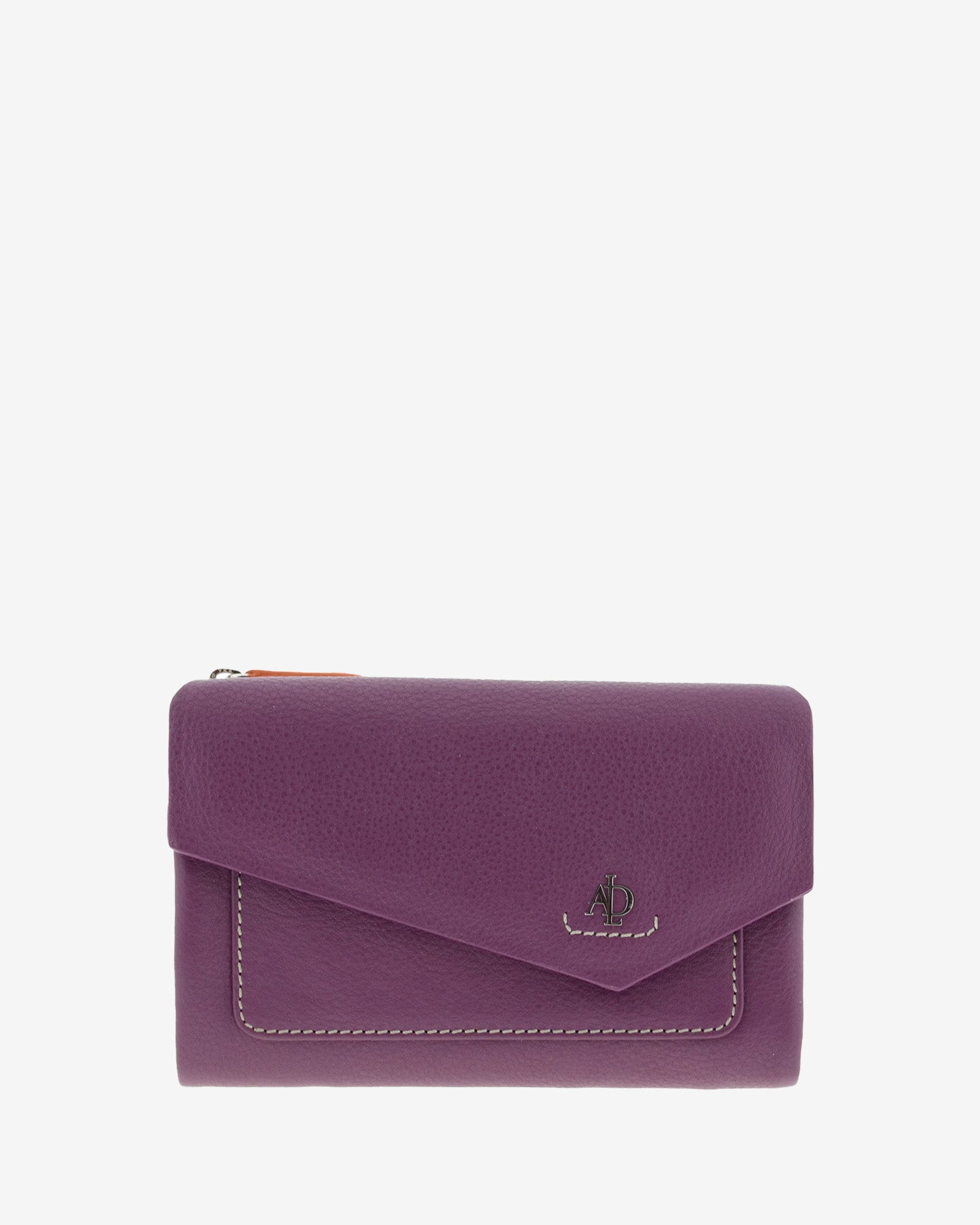 Cartera de mujer mediana de piel de napa extra suave en color morado, con bolsillo y solapa frontal, vista frontal centrada, referencia 4205-18