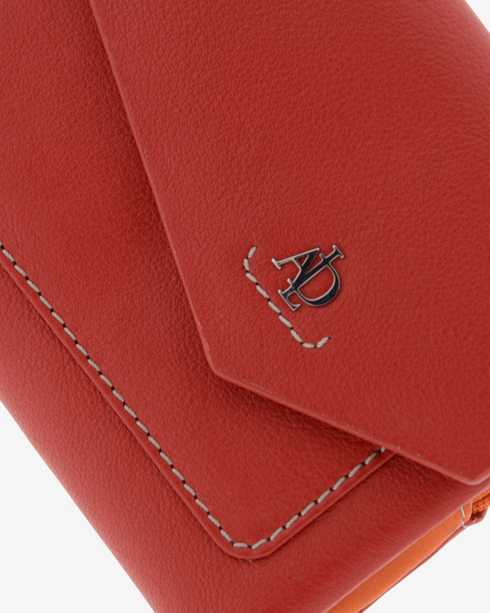 Cartera de mujer pequeña de piel de napa extra suave en color rojo, detalle de piel y acabados, referencia 4206-3