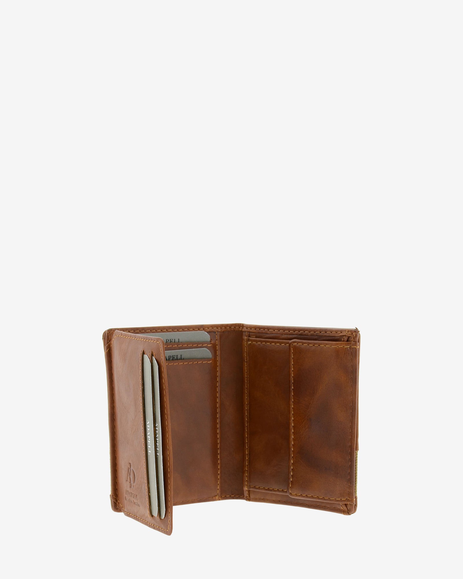Cartera de piel cuero abierta en ángulo mostrando ranuras para tarjetas y monedero interior, referencia 1618-6