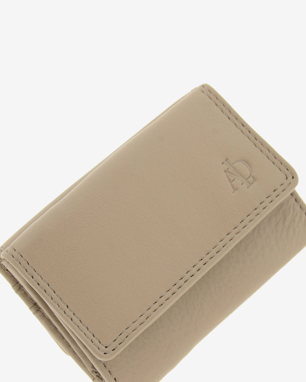 Básicos atemporales — Cartera pequeña con solapa