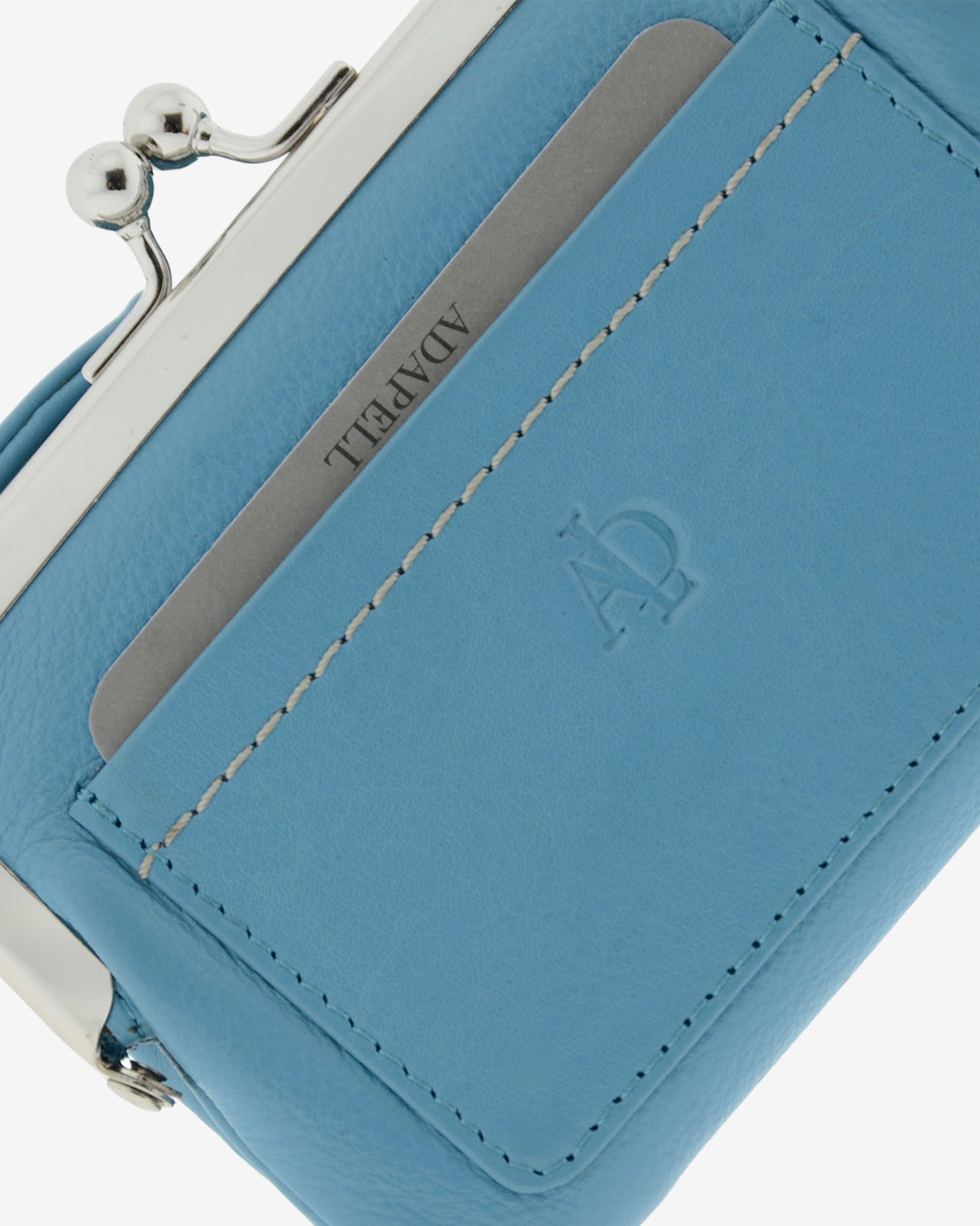 Cartera de piel Napa de color azul, detalle de piel y acabados, referencia 8069-14