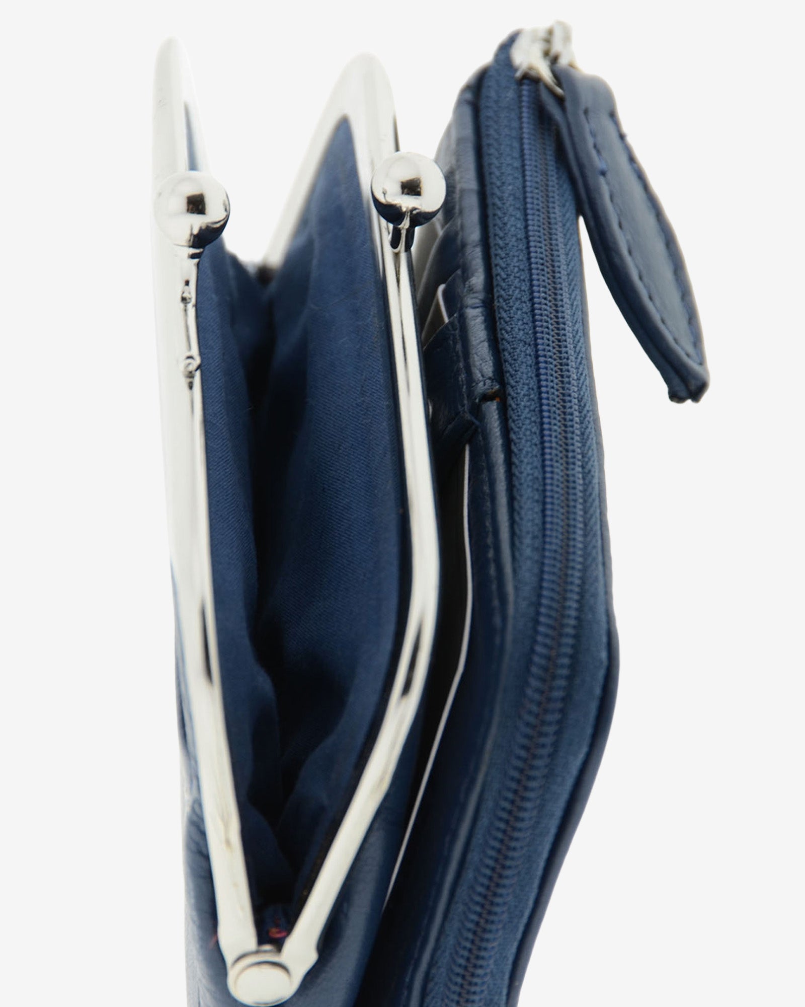 Cartera de piel Napa de color marino, detalle de boquilla, referencia 8069-6