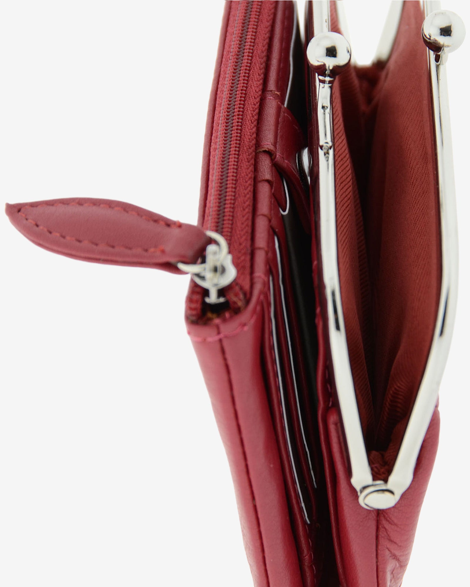 Cartera de piel napa de color rojo, detalle de boquilla, referencia 8069-3