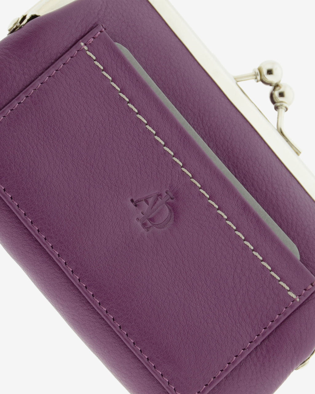 Cartera de piel Napa de color lila, detalle de piel y acabados, referencia 8069-4