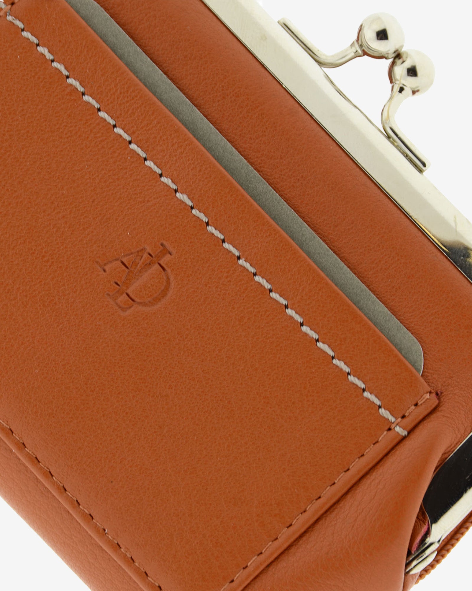 Cartera de piel Napa de color cuero, detalle de piel y acabados, referencia 8069-6