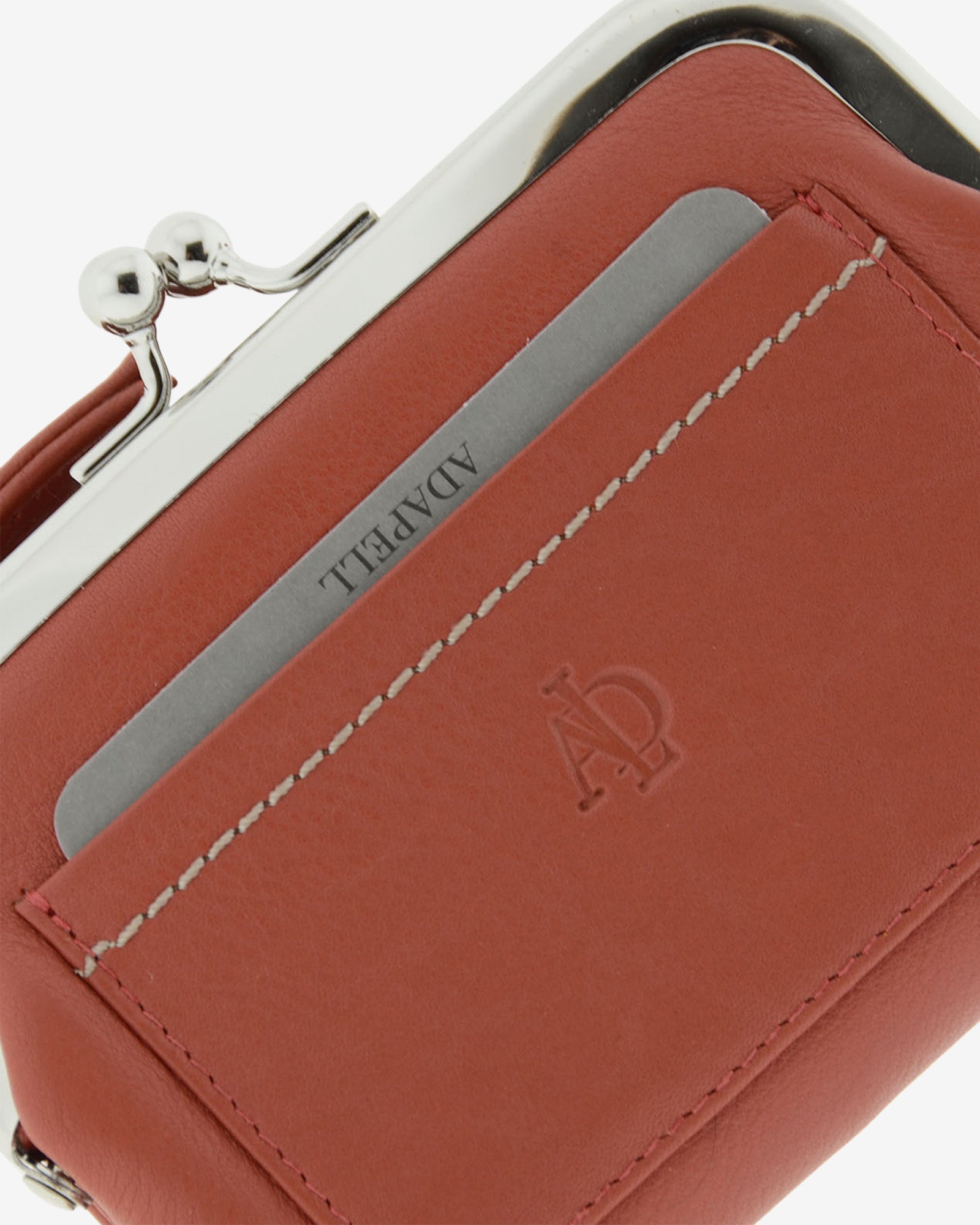 Cartera de piel Napa de color teja, detalle de piel y acabados, referencia 8069-9