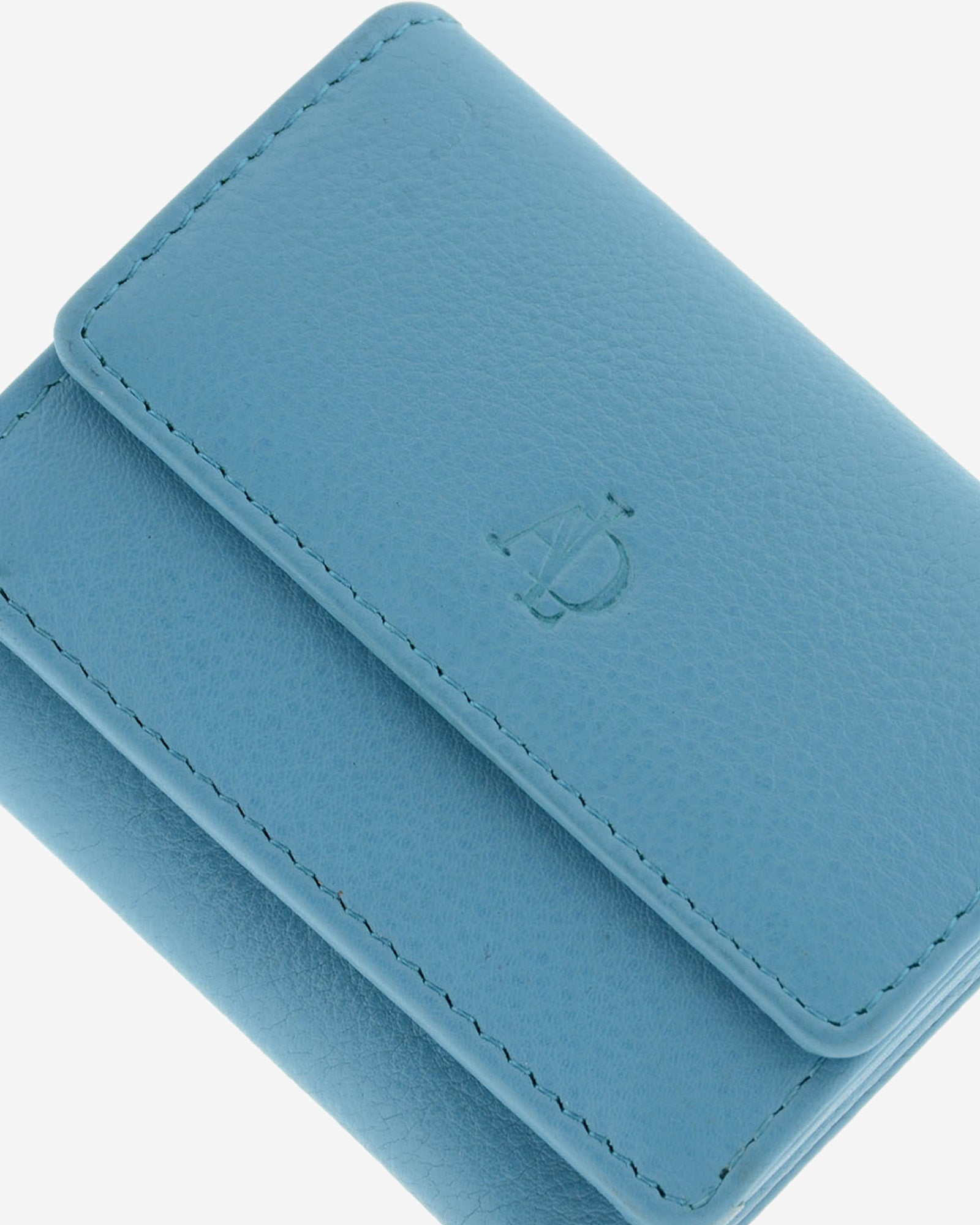 Cartera de piel Napa, pequeña y compacta de color azul, detalle de piel y acabados, referencia 8071-14