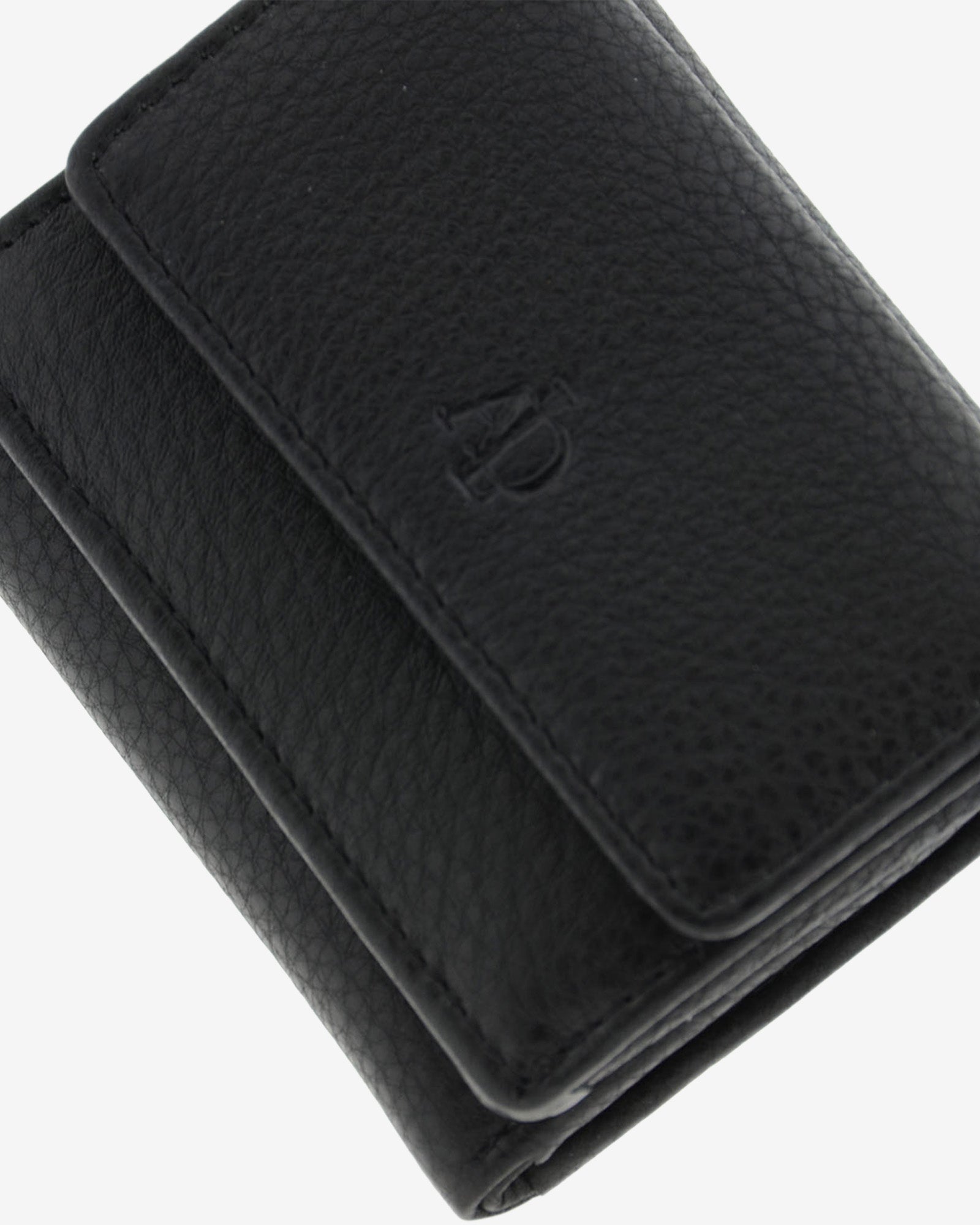 Cartera de piel Napa, pequeña y compacta de color negro, detalle de piel y acabados, referencia 8071-1