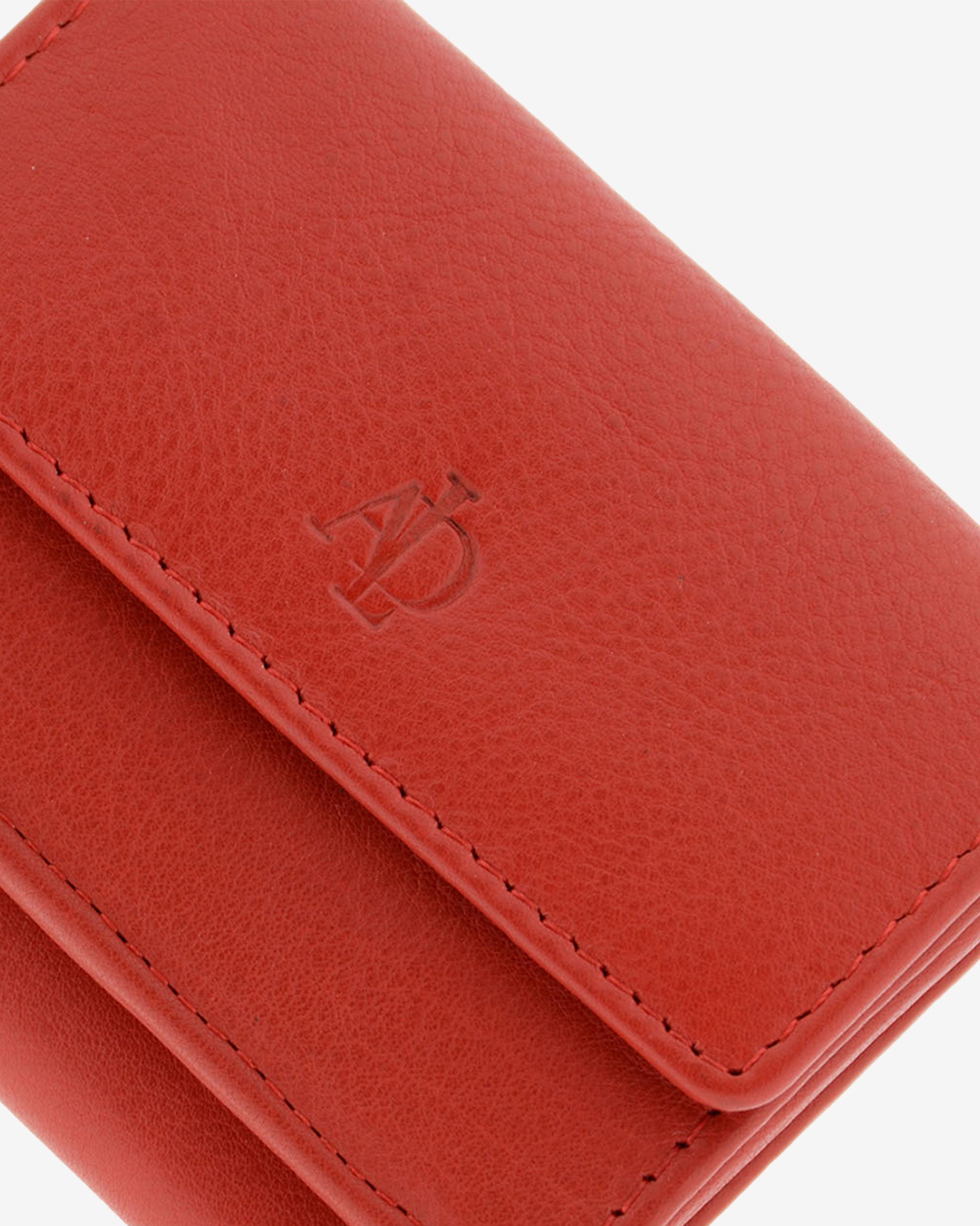 Cartera de piel Napa, pequeña y compacta de color rojo, detalle de piel y acabados, referencia 8071-3