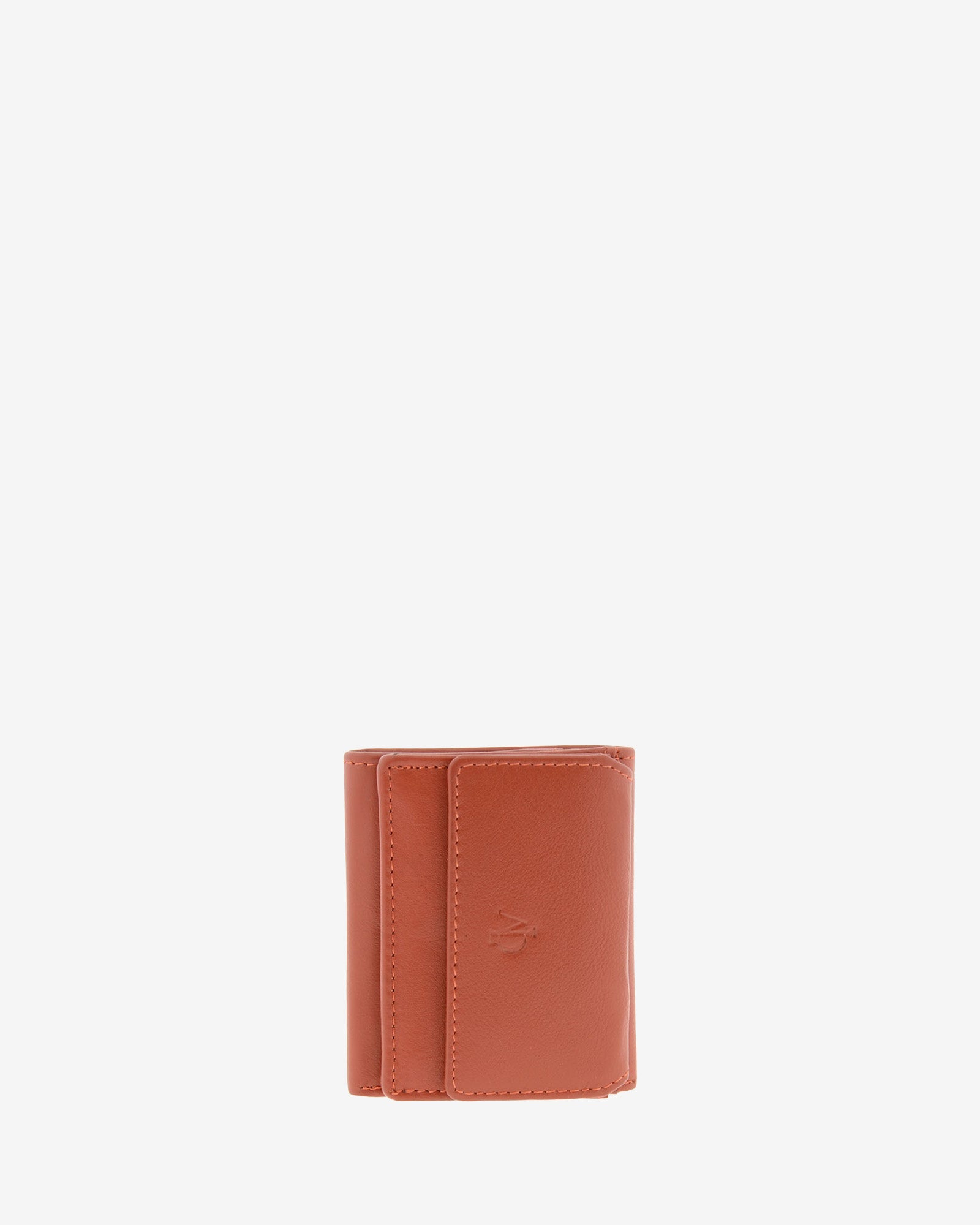 Cartera de piel Napa, pequeña y compacta de color teja, vista frontal plana, referencia 8071-9