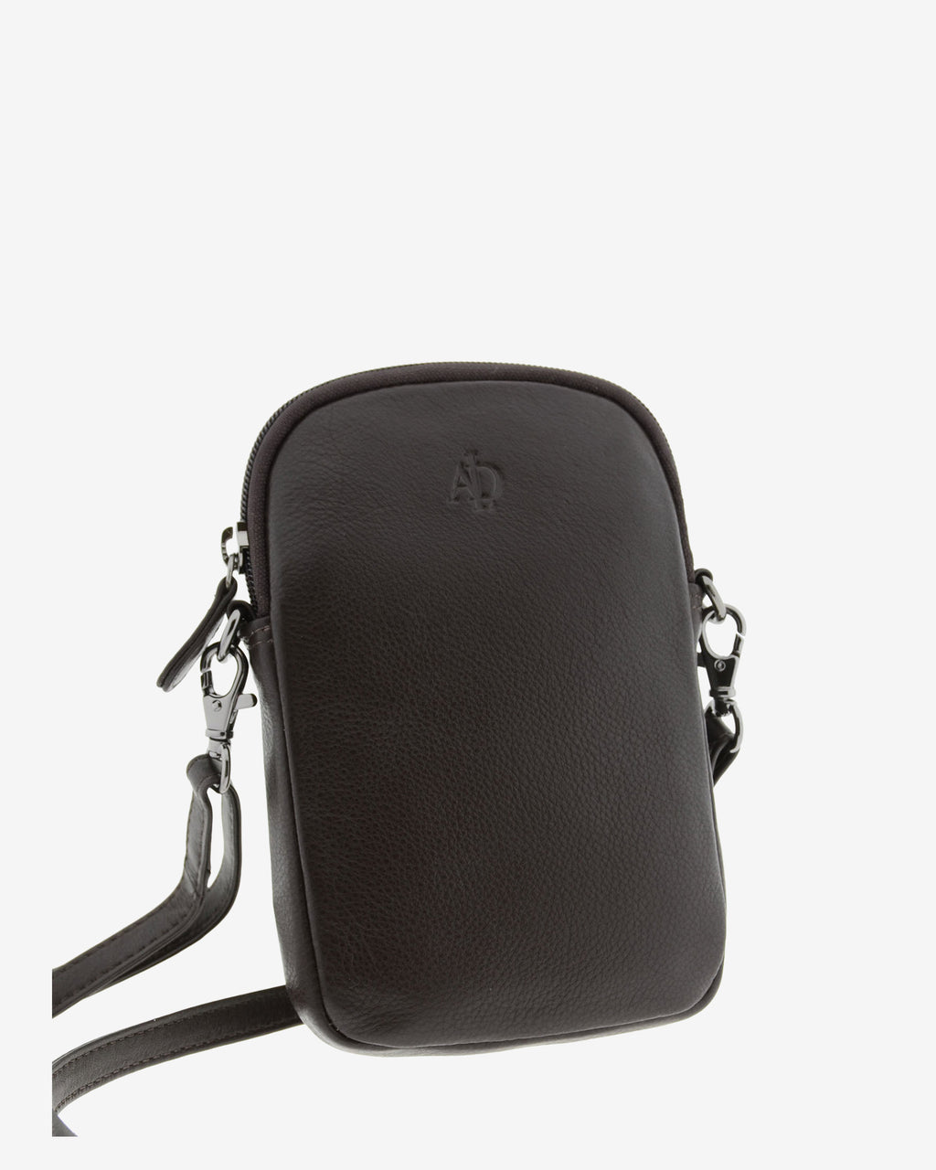 Bolso pequeño porta móvil de piel Napa en color marrón, vista frontal y un poco lateral exterior mostrando su volumen, diseño, cremallera principal y bandolera, referencia 8073-2