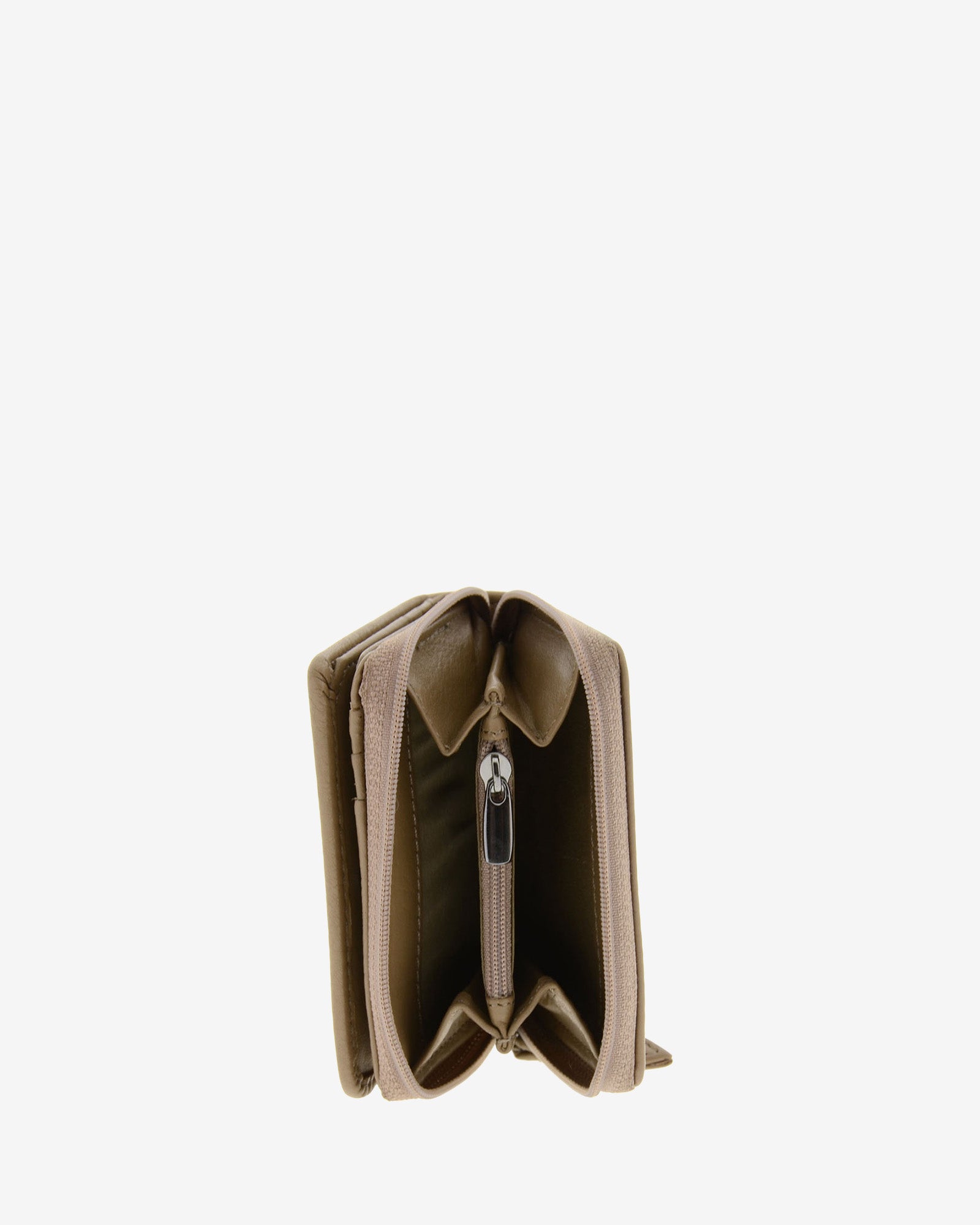 Cartera de piel Napa, pequeña y compacta de color topo, vista interior del portamonedas exterior, referencia 8074-12