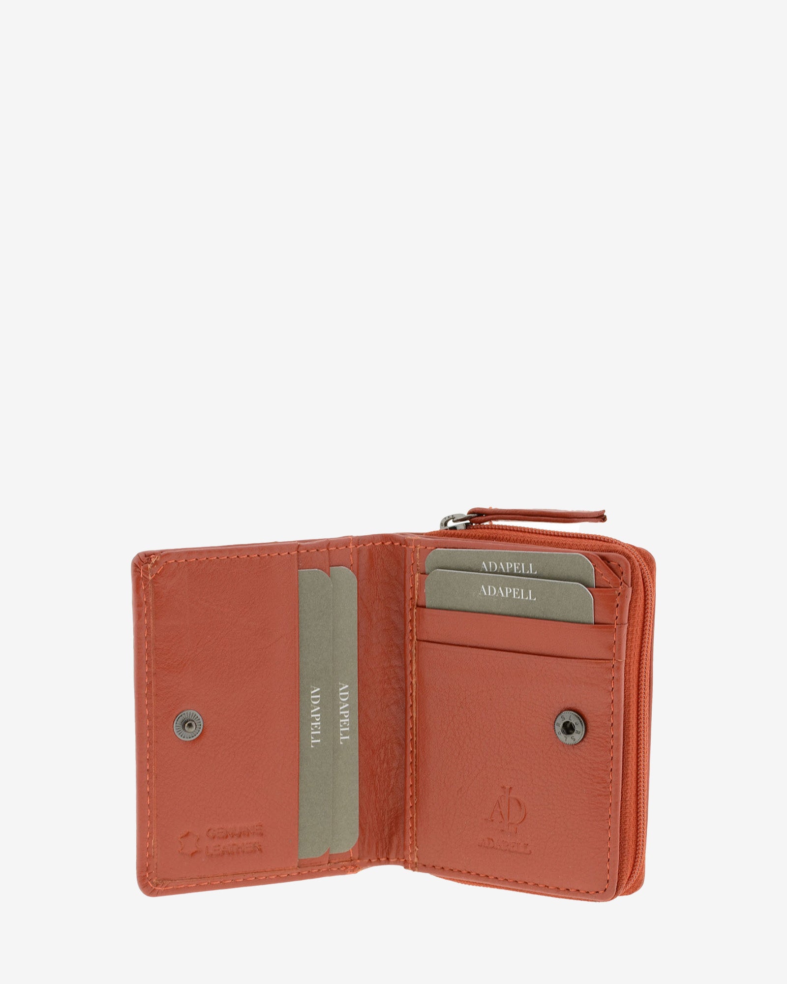 Cartera de piel Napa, pequeña y compacta de color teja, vista interior mostrando compartimentos interiores y cierre de botón, referencia 8074-9