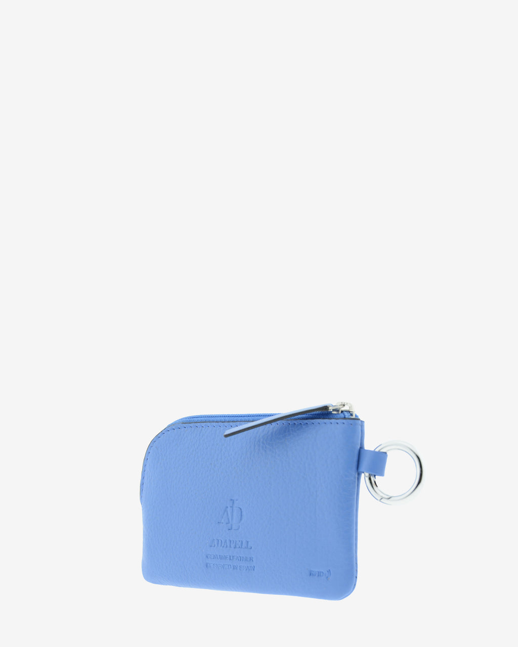 Monedero de piel auténtica ref. 8081-14 en color azul, de medida pequeña y compacta, cierre de cremallera y aro metálico exterior, con protección de tarjetas RFID de la colección Essenza, vista diagonal trasera