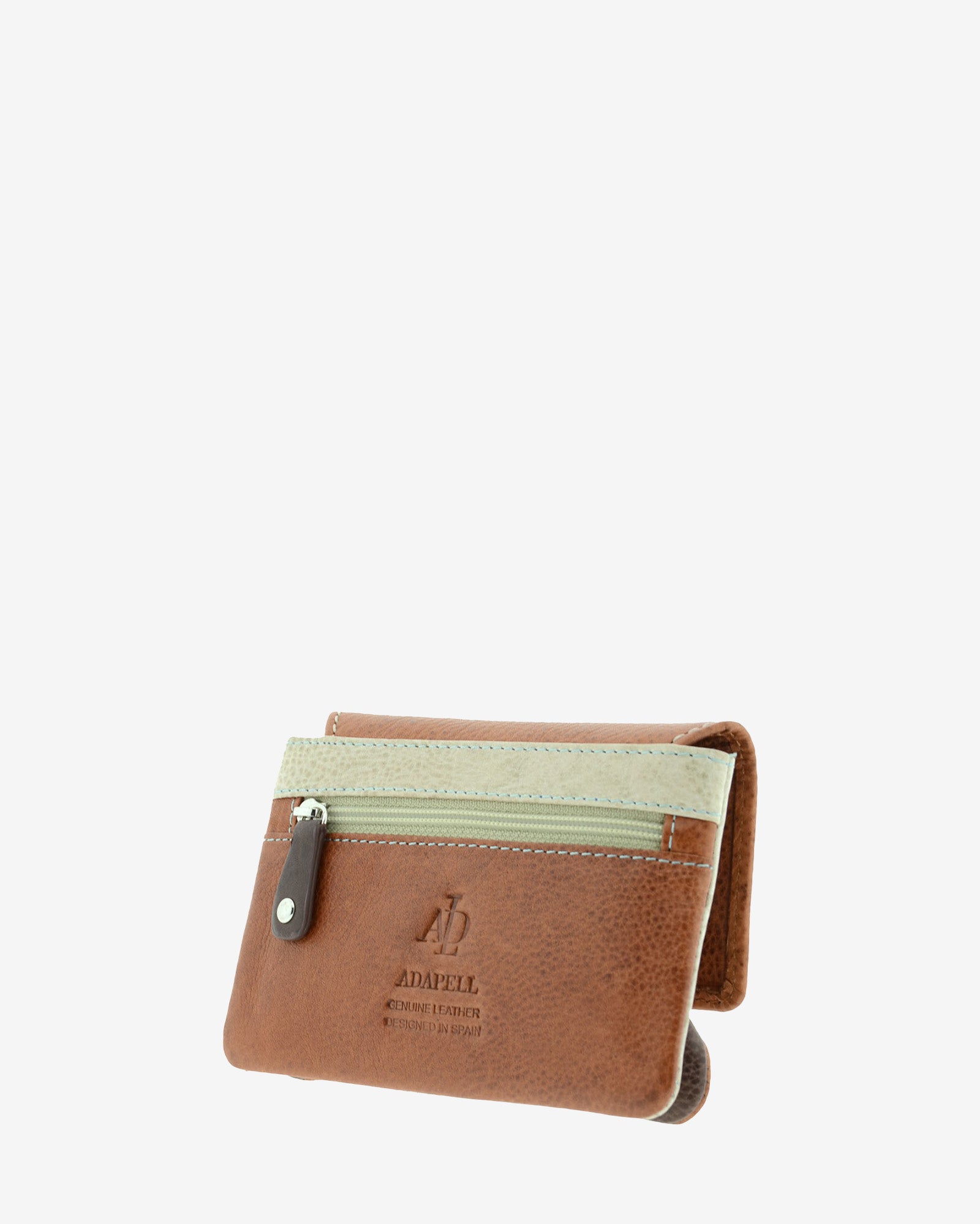 Monedero con boquilla interior Adapell 4234 en color marrón, vista trasera tres cuartos con bolsillo exterior de cremallera.