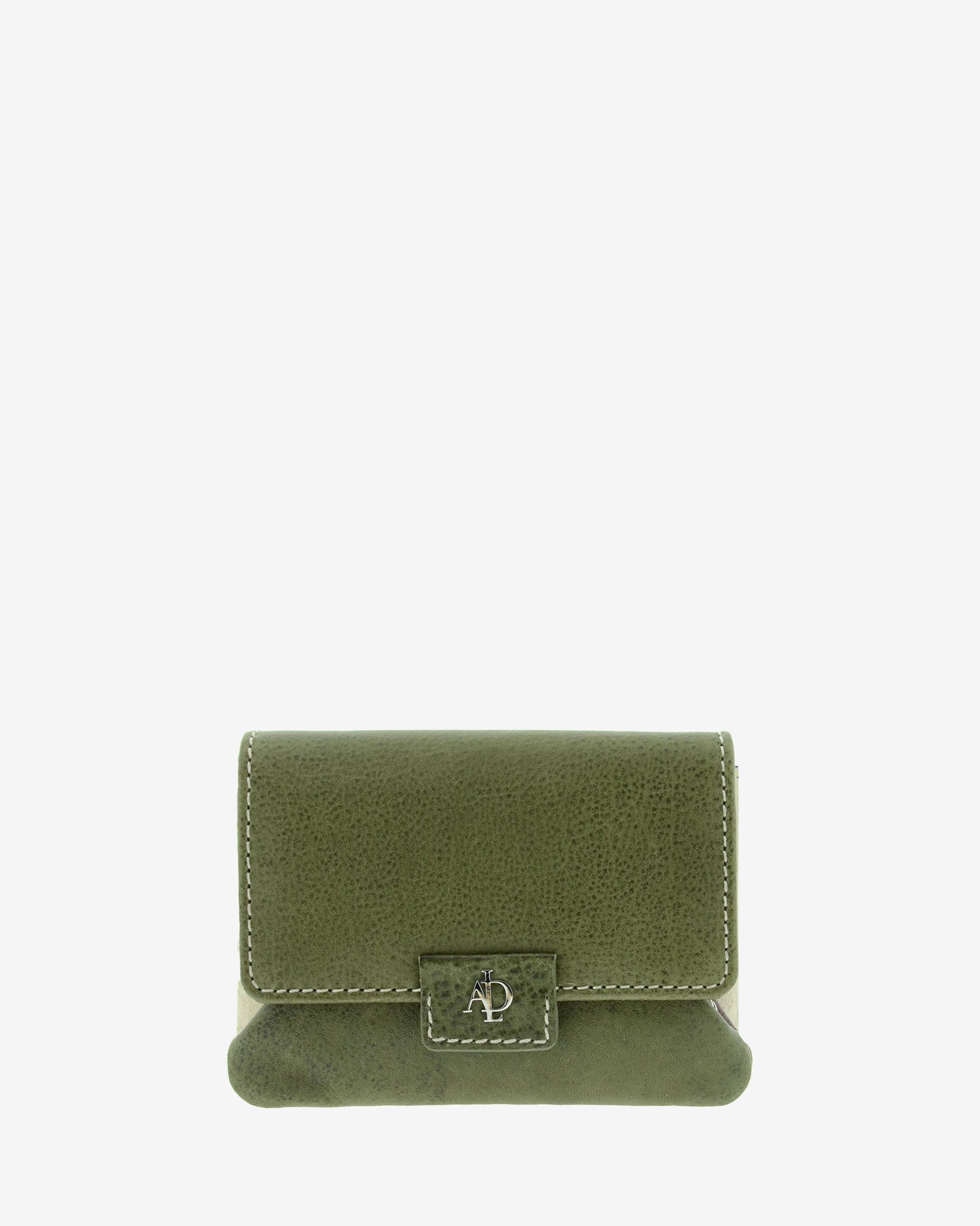 Monedero con boquilla interior Adapell 4234 en color verde, vista frontal con solapa cerrada y logo metálico.