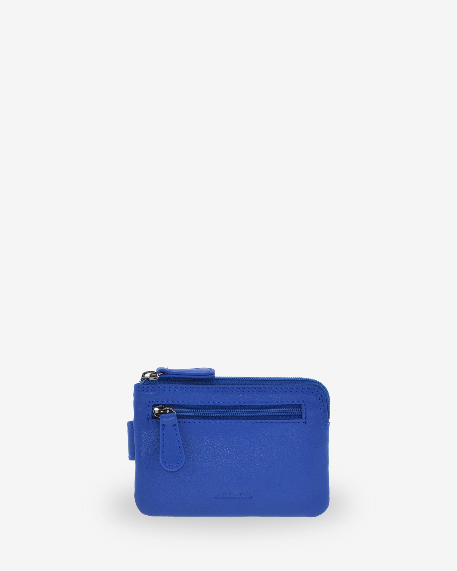 Monedero tarjetero 8036 en color azul cobalto, vista posterior con bolsillo exterior con cremallera.