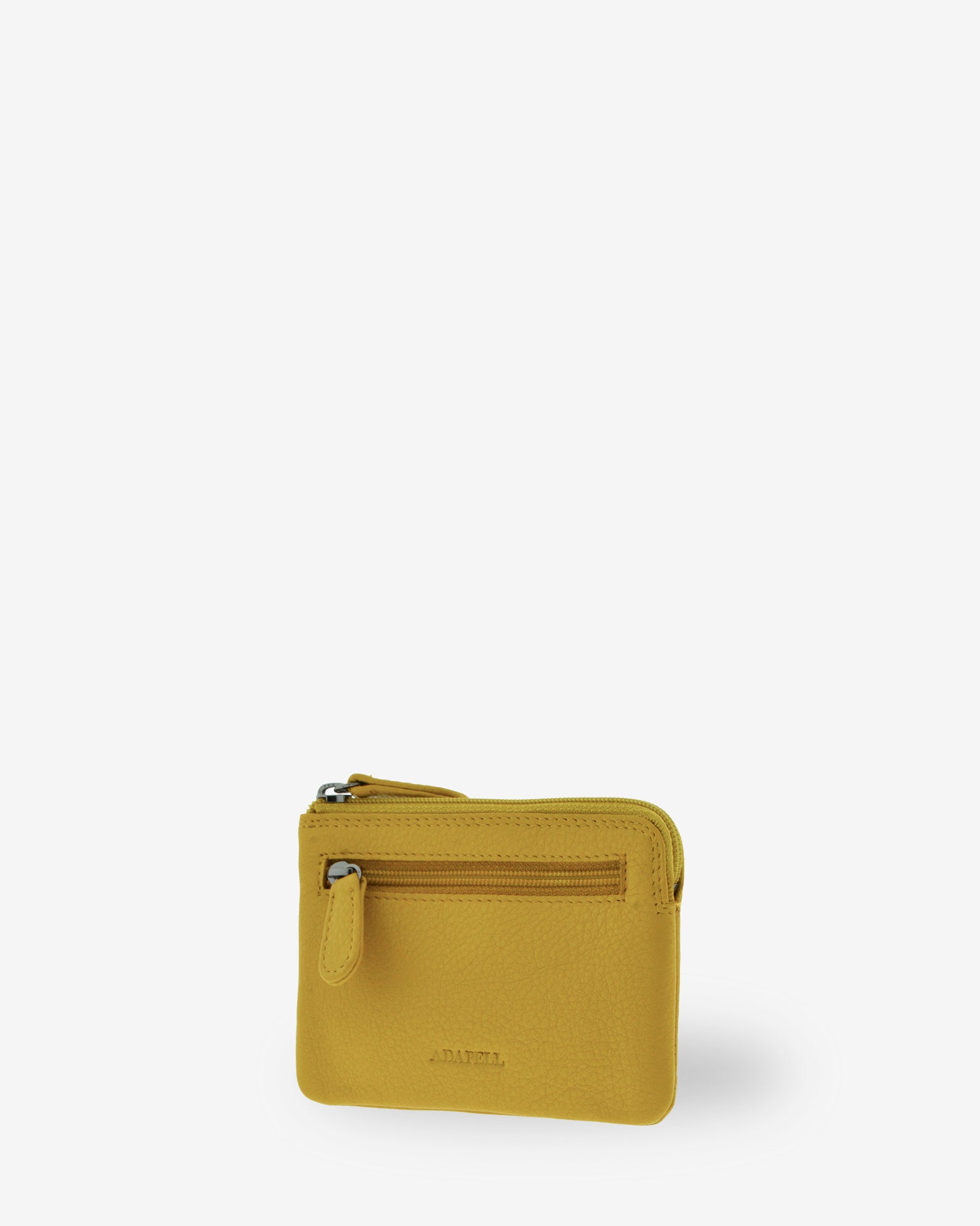 Monedero tarjetero 8036 en color limón, vista tres cuartos posterior con bolsillo exterior con cremallera.