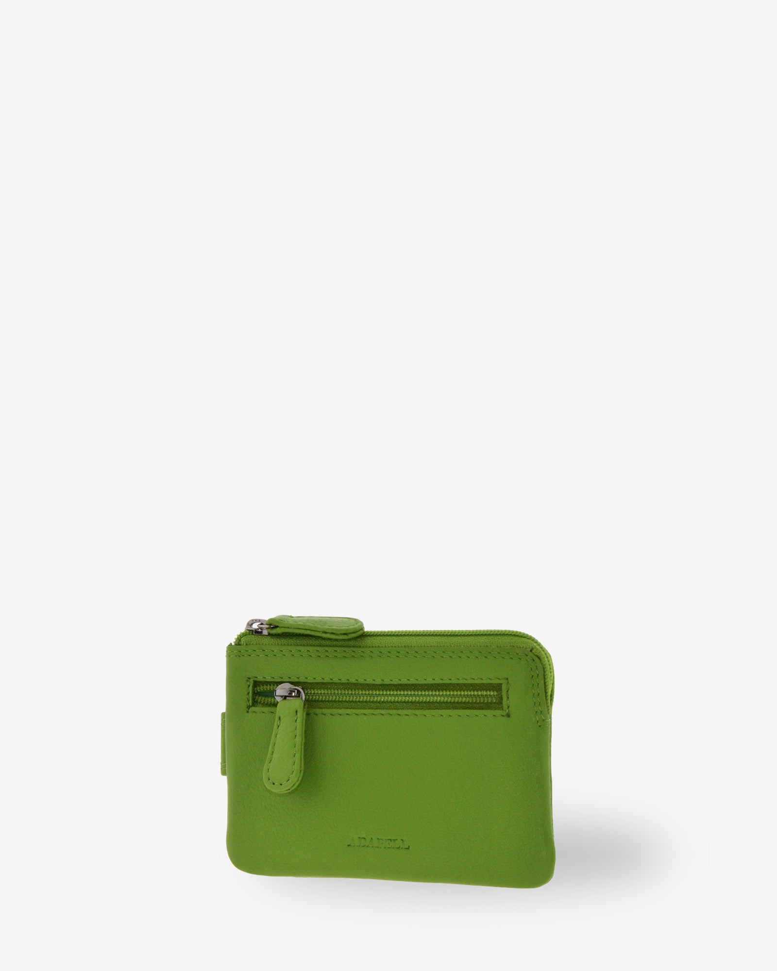 Monedero tarjetero 8036 en color matcha green, vista tres cuartos posterior con bolsillo exterior con cremallera.