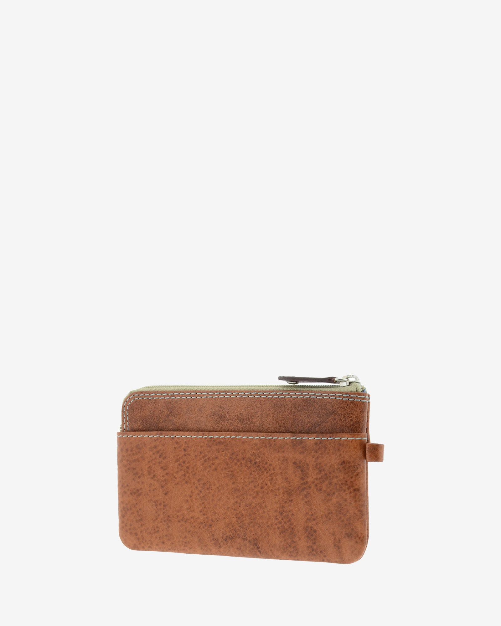 Monedero fino de piel marrón 8053-V, vista tres cuartos posterior, con bolsillo exterior abierto.