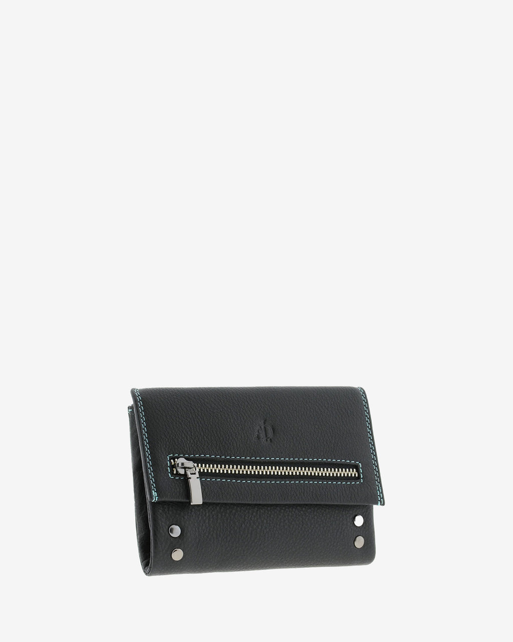 Cartera Adapell 4164 en color negro, vista tres cuartos frontal, con cremallera en la solapa y remaches metálicos