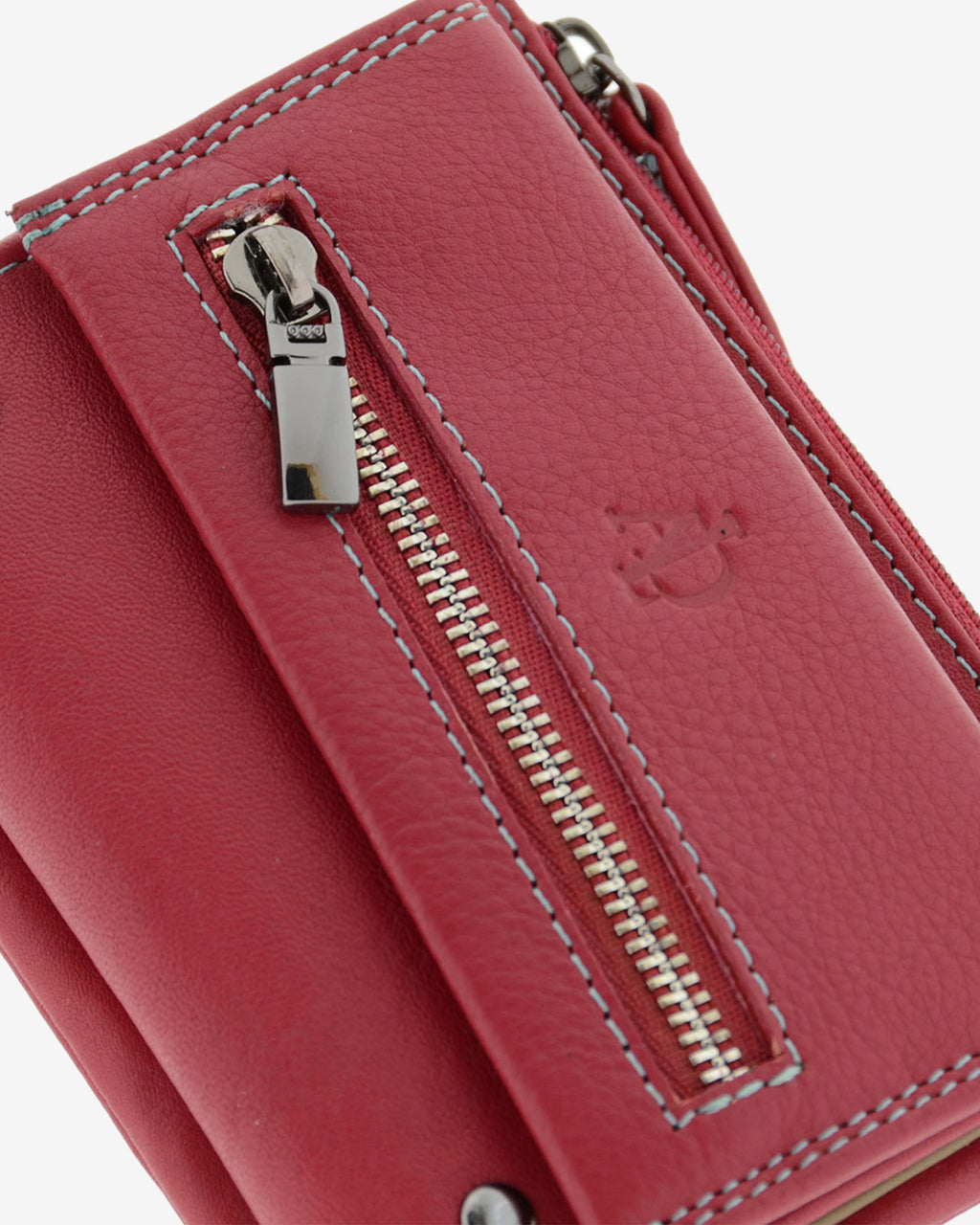 Detalle de la cartera pequeña de mujer 4165 en rojo con cremallera exterior y costuras en contraste