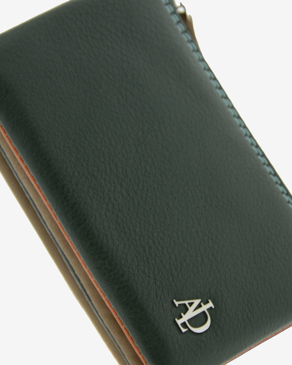 Monedero tarjetero de piel autentica en color verde 4240. Vista detalle piel y logo Adapell.