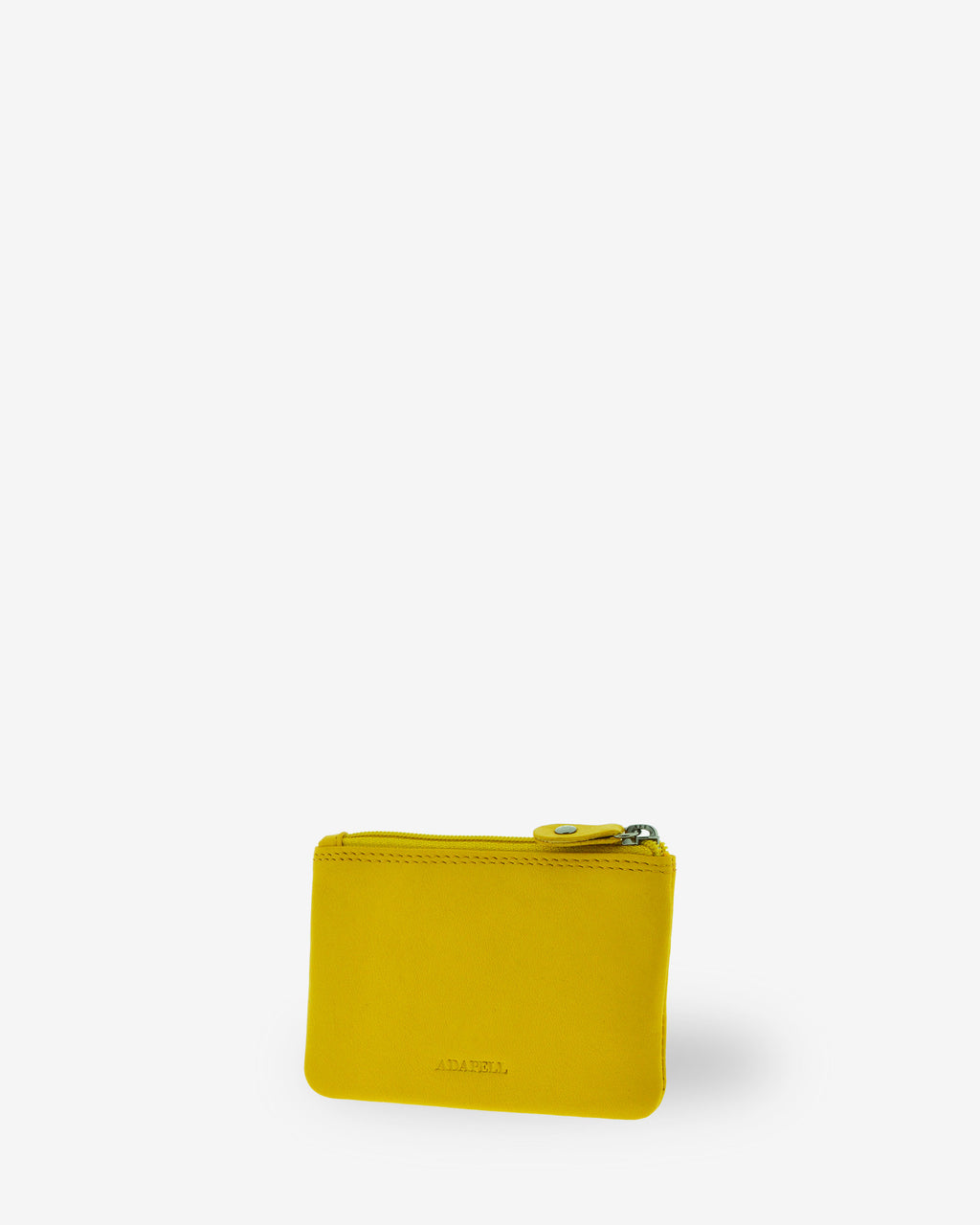 Monedero pequeño 8010 en color limón, vista tres cuartos posterior.