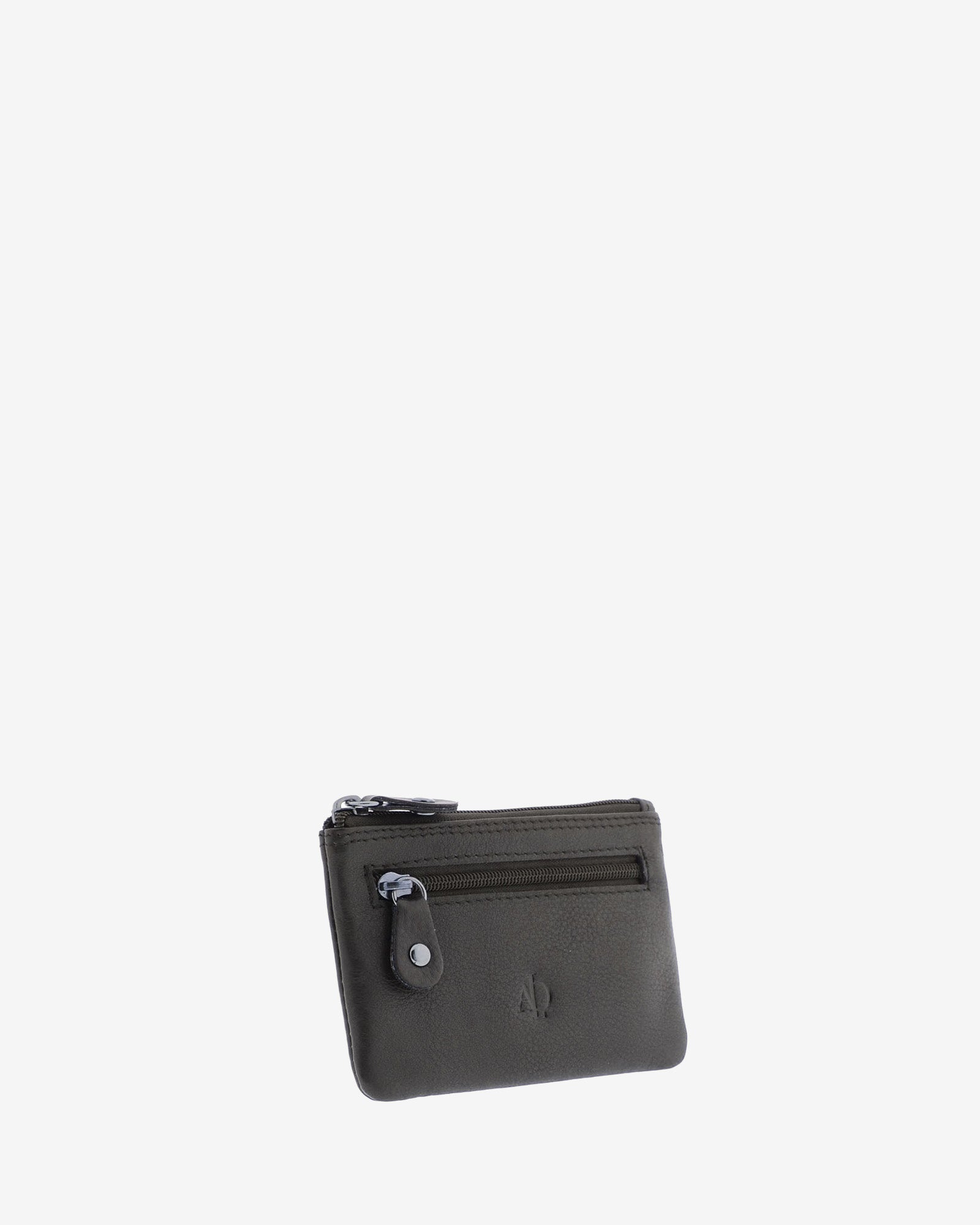 Monedero pequeño 8010 en color marrón, vista tres cuartos frontal con bolsillo exterior de cremallera.