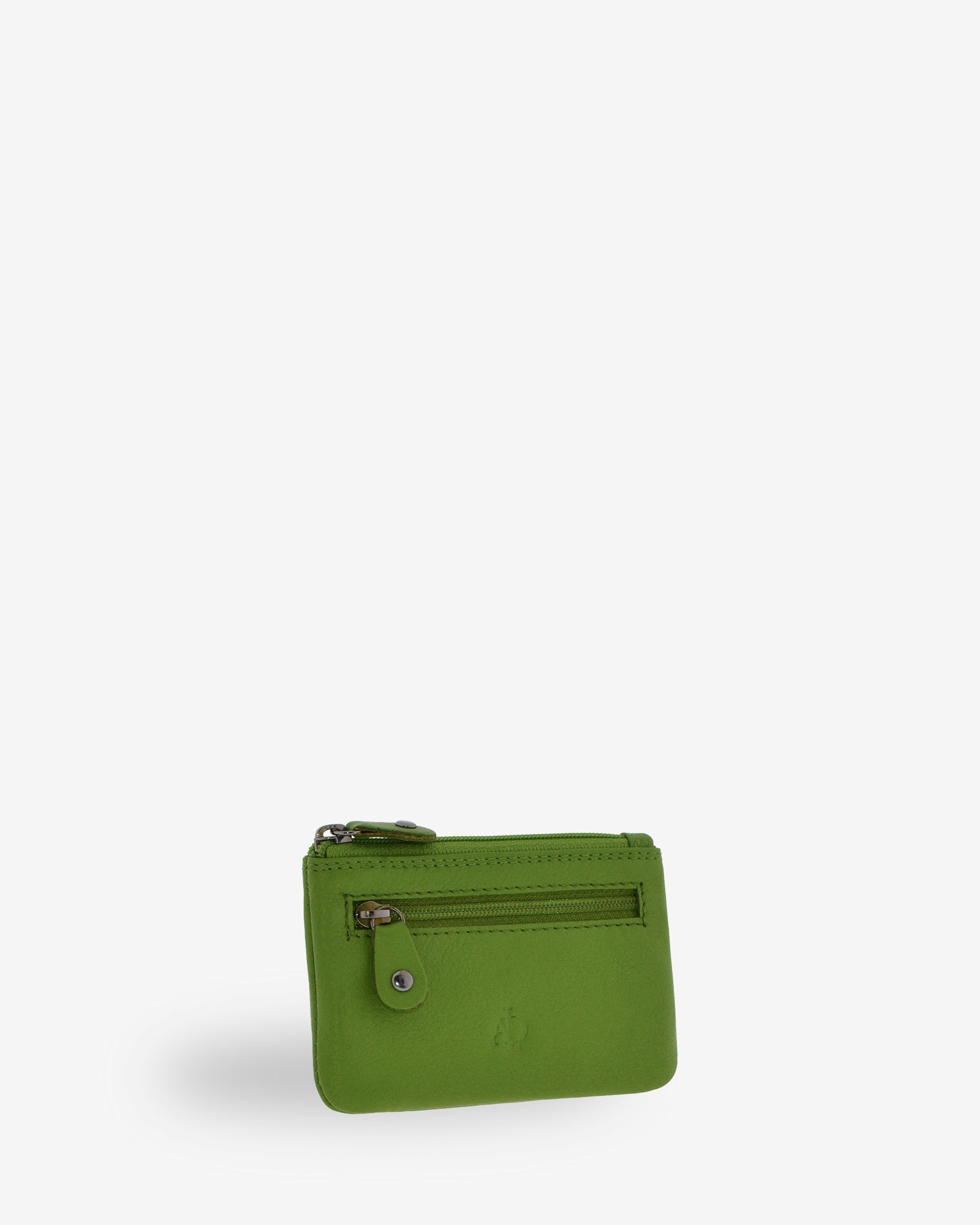 Monedero pequeño 8010 en color Matcha, vista tres cuartos frontal con bolsillo exterior de cremallera.