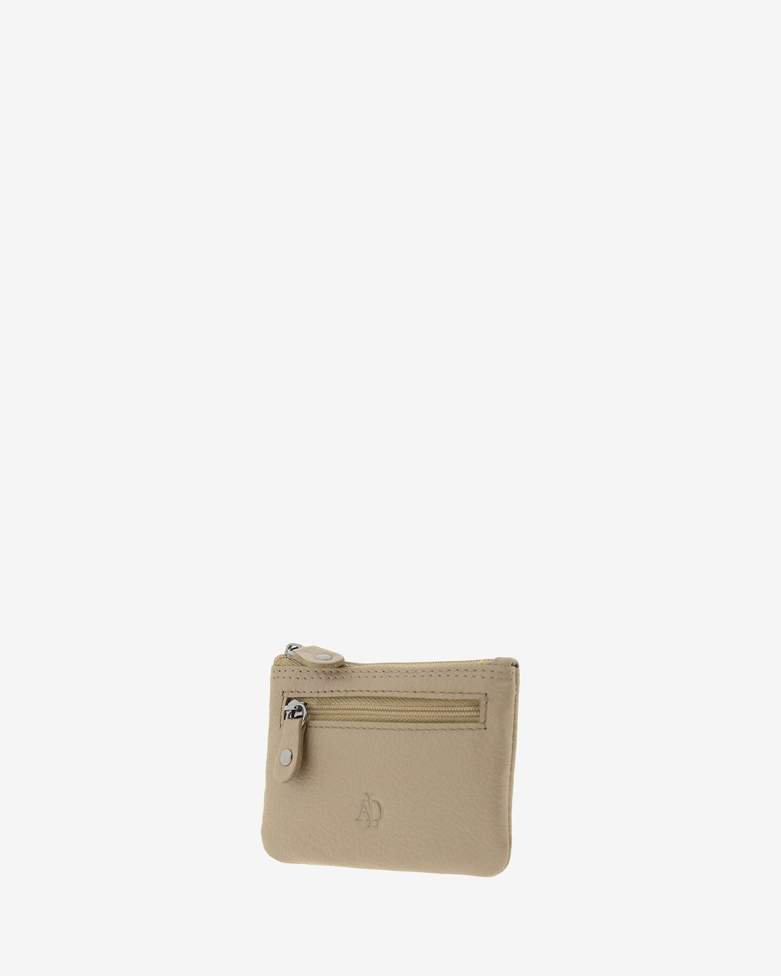 Monedero pequeño 8010 en color topo, vista tres cuartos frontal desde el lado derecho, con bolsillo exterior de cremallera.