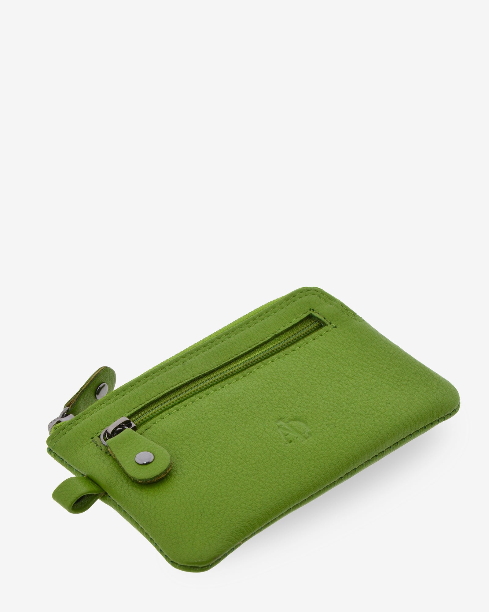Monedero fino 8011 en color matcha, visto desde arriba en tres cuartos con sus dos cremalleras.