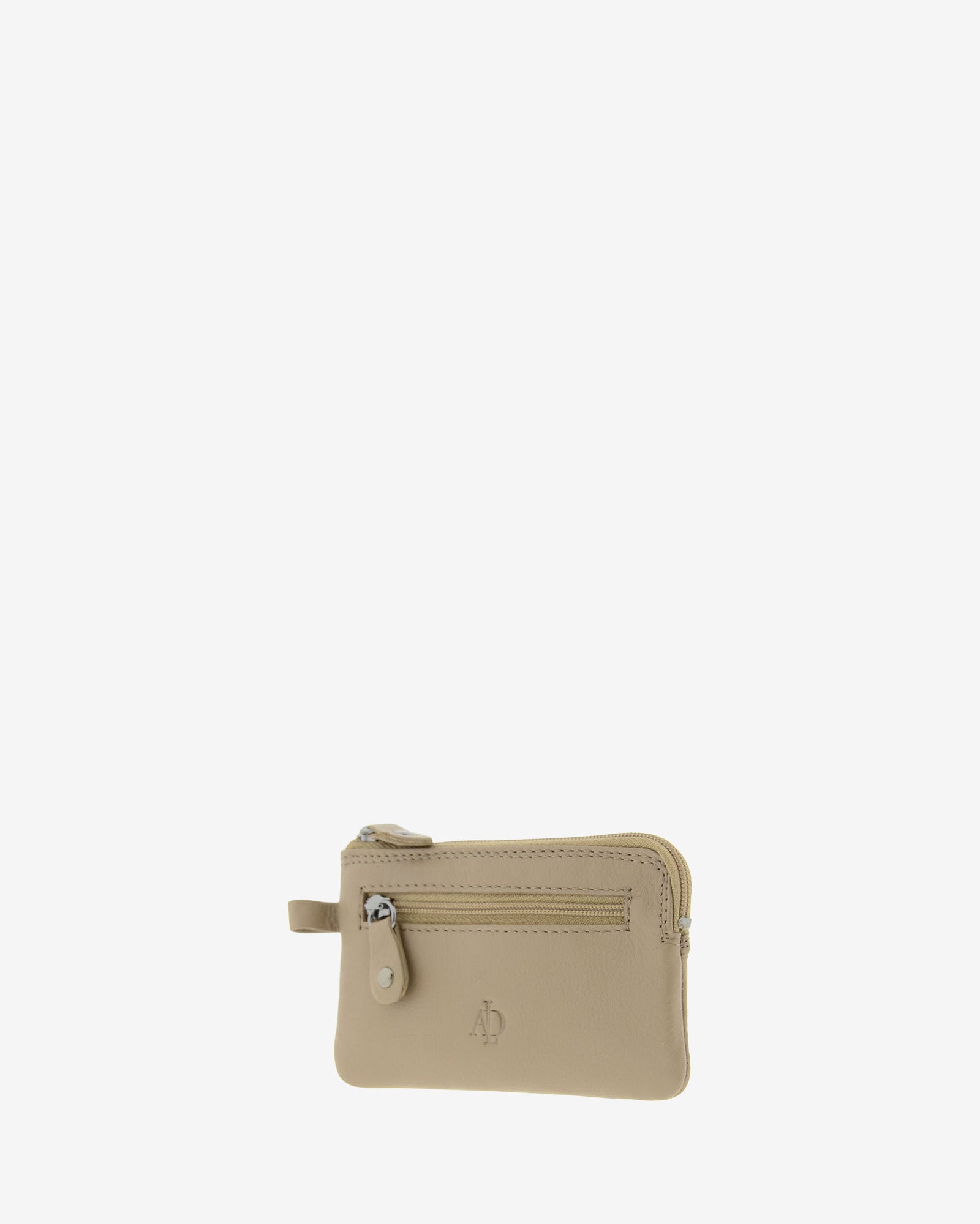 Monedero fino 8011 en color topo, vista tres cuartos frontal derecha con bolsillo exterior de cremallera.