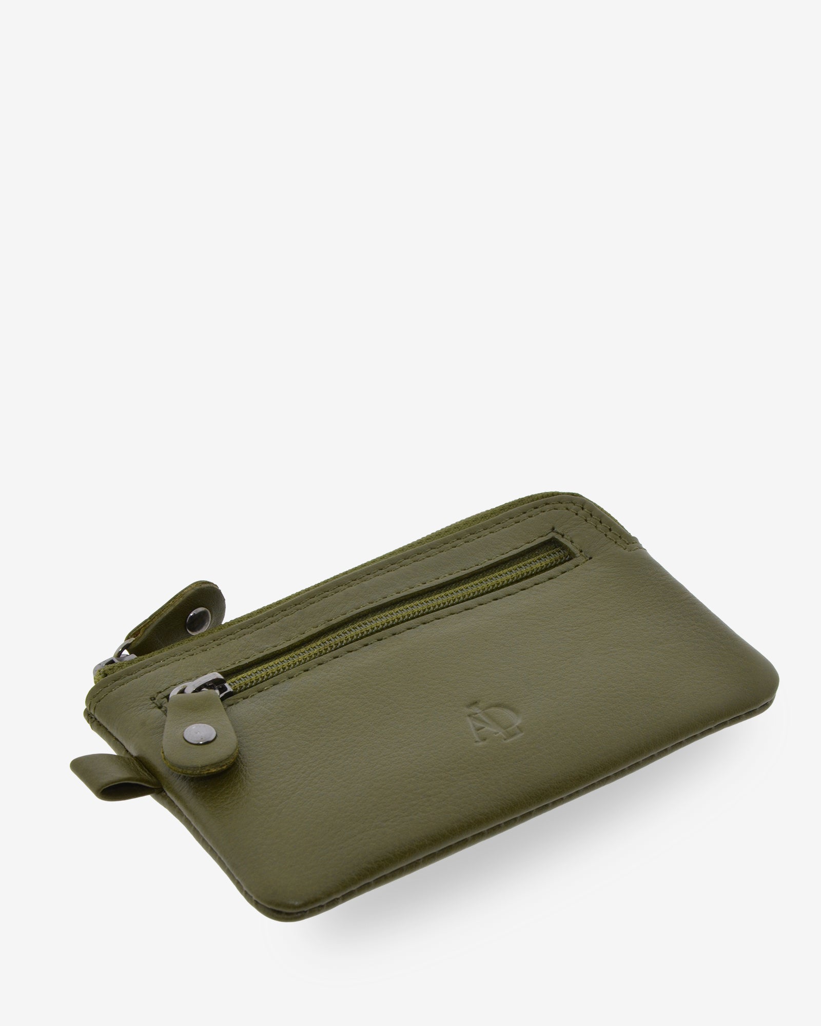 Monedero fino 8011 en color verde bosque, visto desde arriba en tres cuartos con sus dos cremalleras.