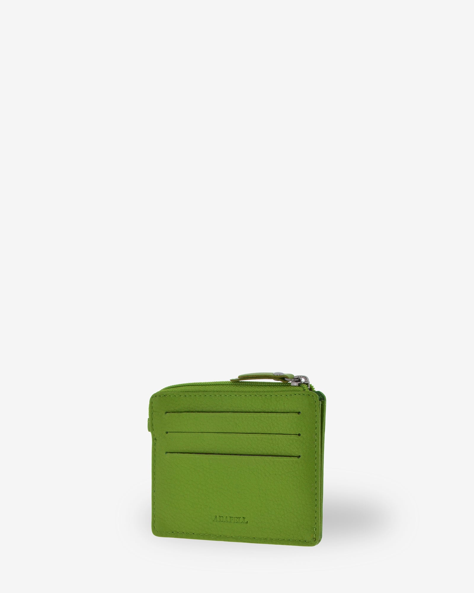 Tarjetero monedero 8035 en color matcha, vista tres cuartos posterior con tres ranuras para tarjetas
