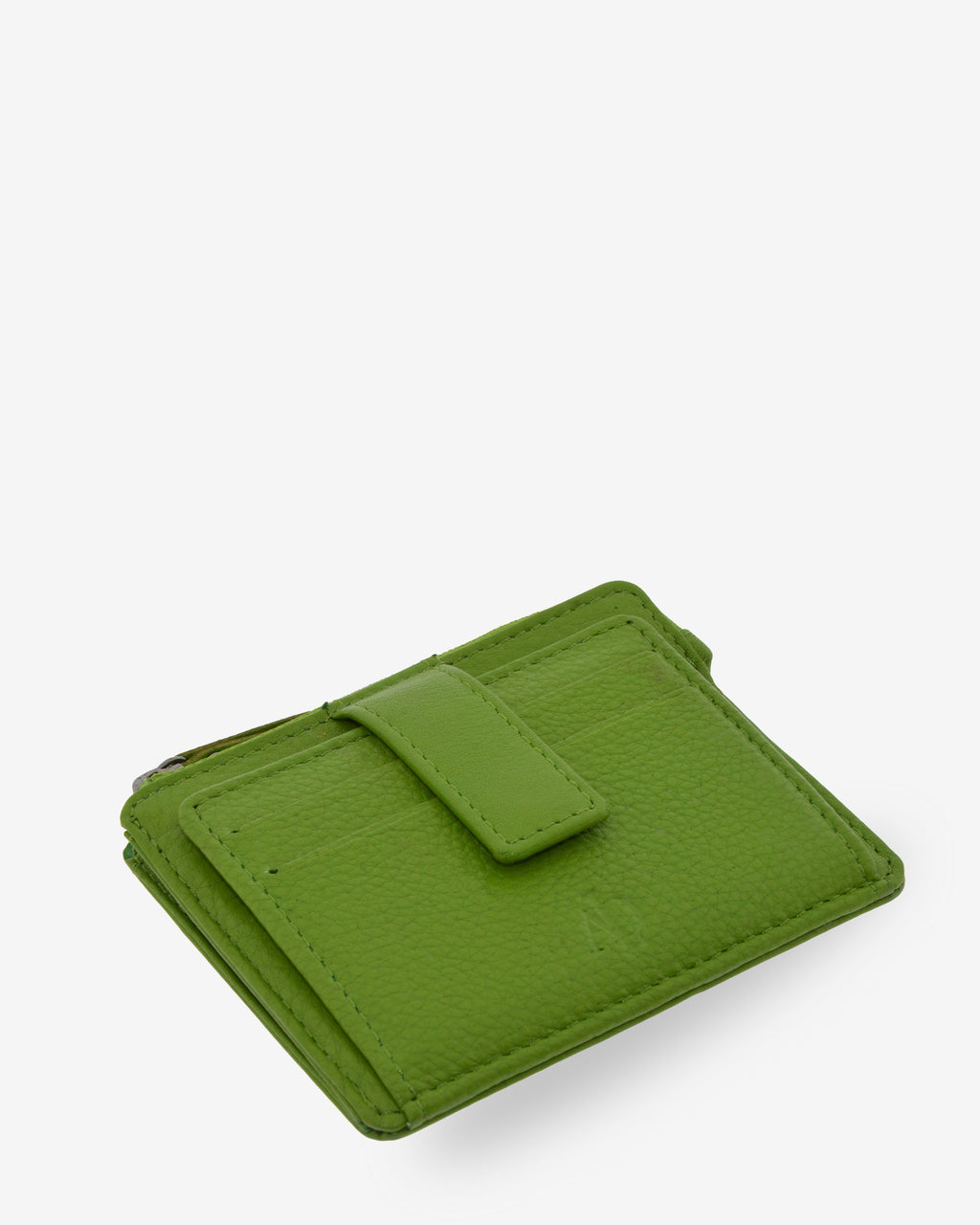 Tarjetero monedero 8035 en color matcha, vista tres cuartos superior con ranuras para tarjetas y cierre de solapa.