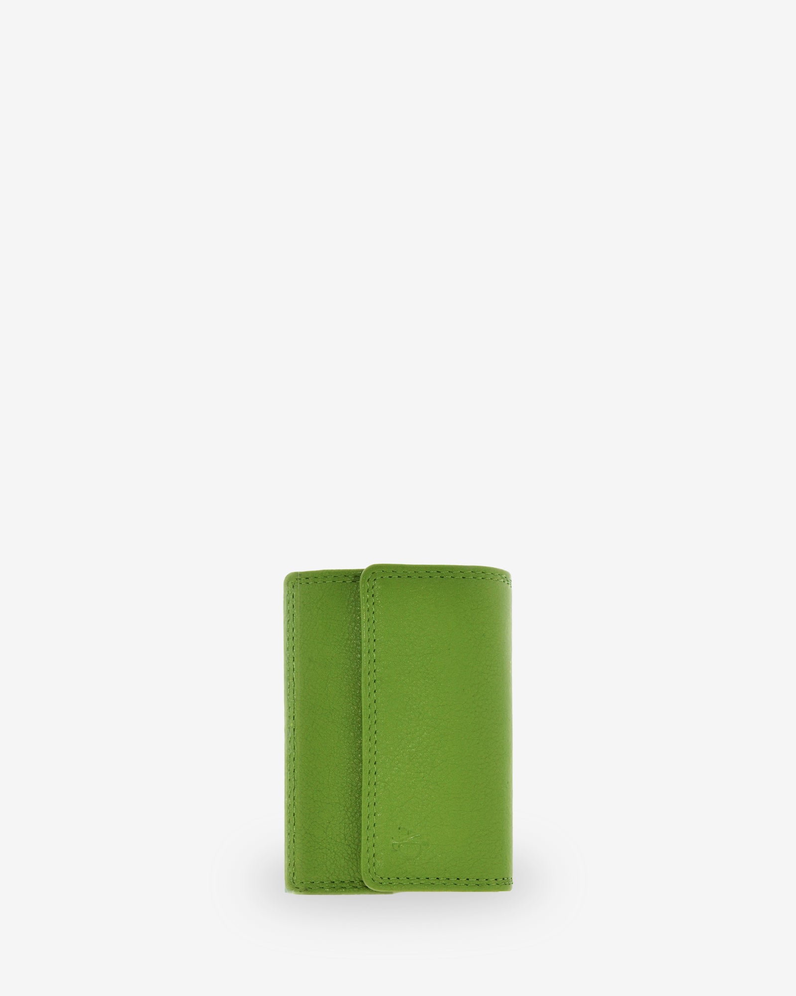Llavero 8058 en color matcha, vista frontal con solapa cerrada