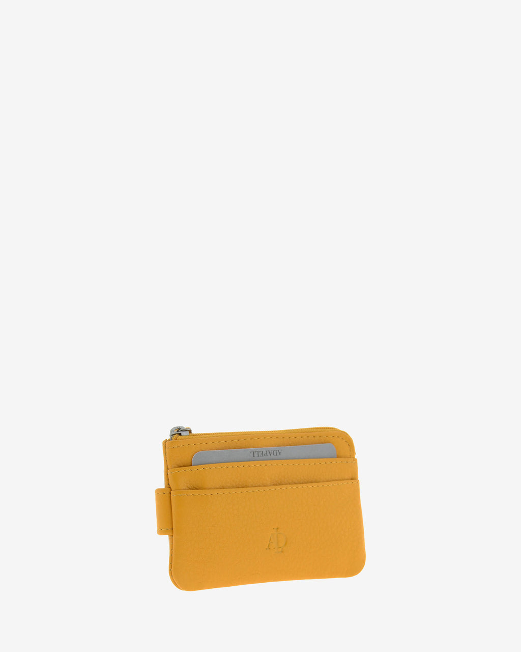 Monedero tarjetero 8061 en color mostaza, vista tres cuartos frontal con tarjetas visibles en las ranuras exteriores.