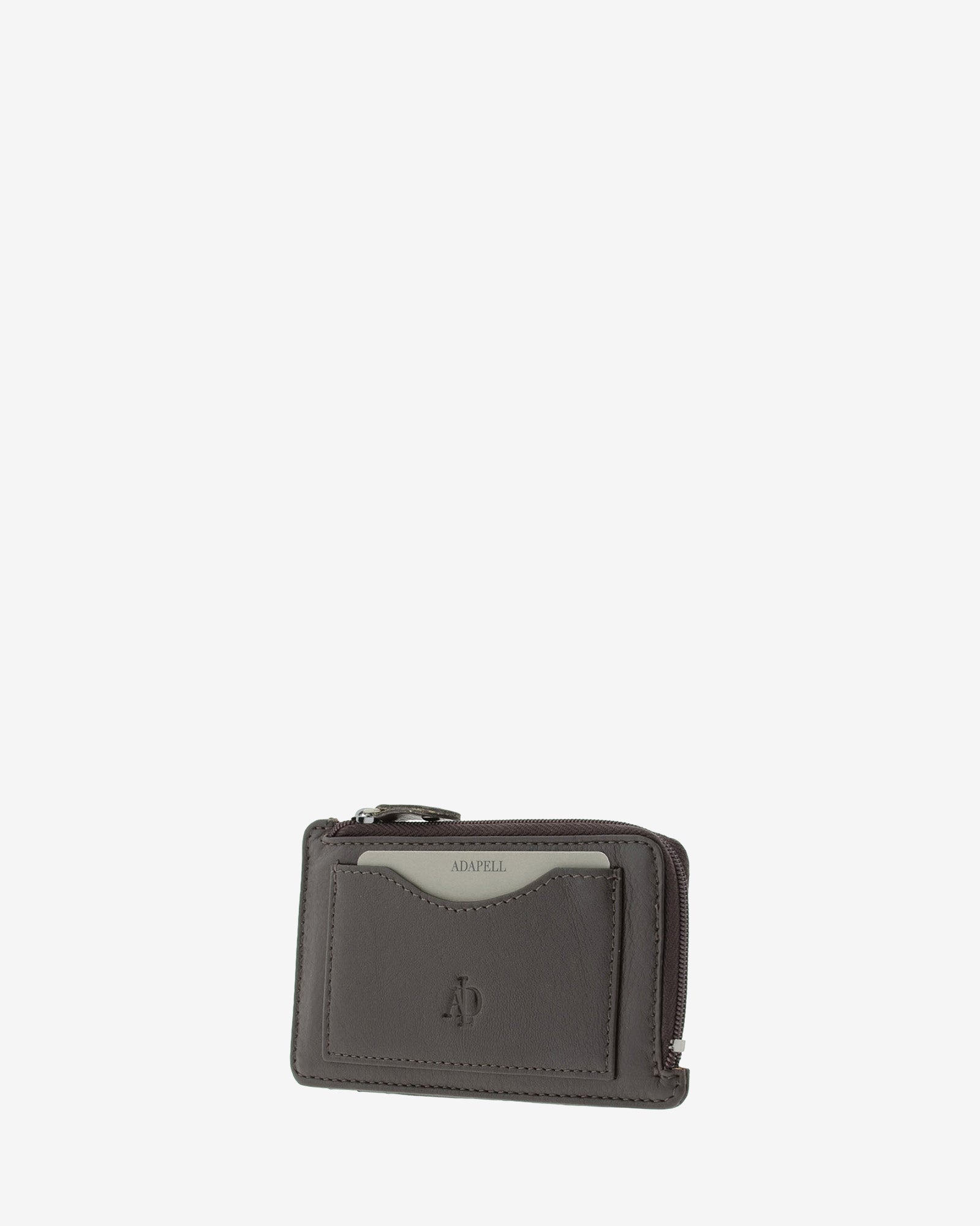 arjetero monedero fino 8062 en color marrón, vista tres cuartos frontal con bolsillo exterior para tarjeta